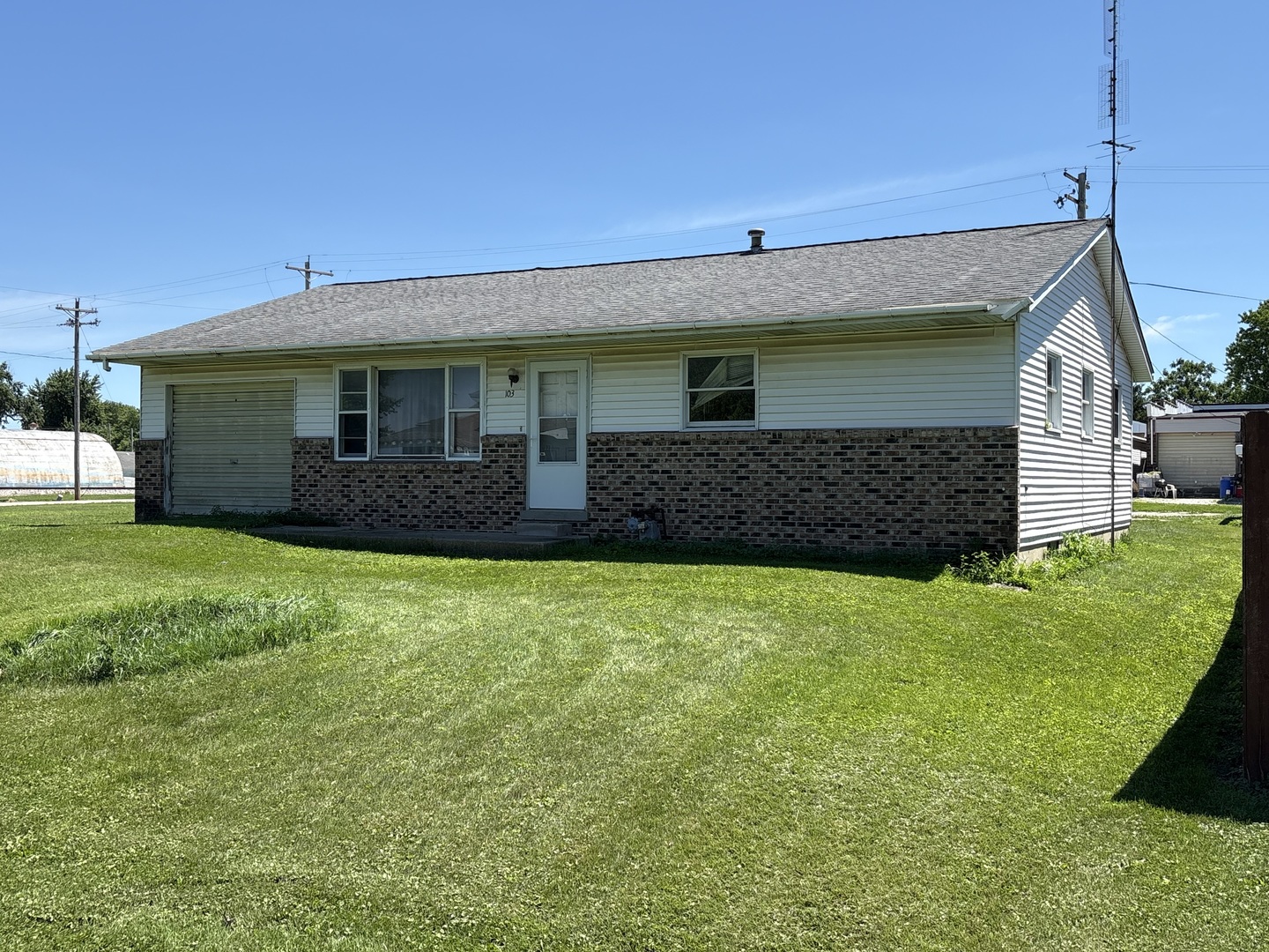 103 N High Street Property Photo 3