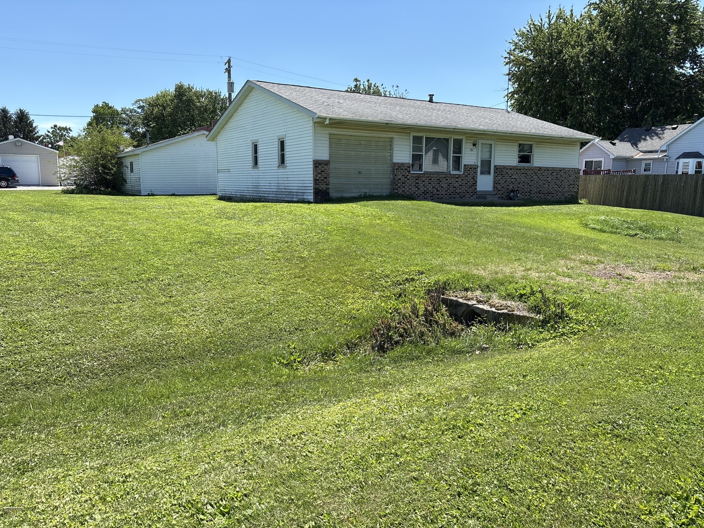 103 N High Street Property Photo 4