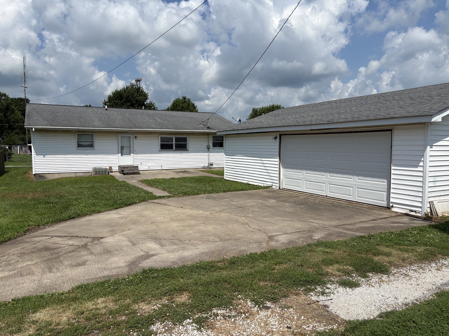 103 N High Street Property Photo 8