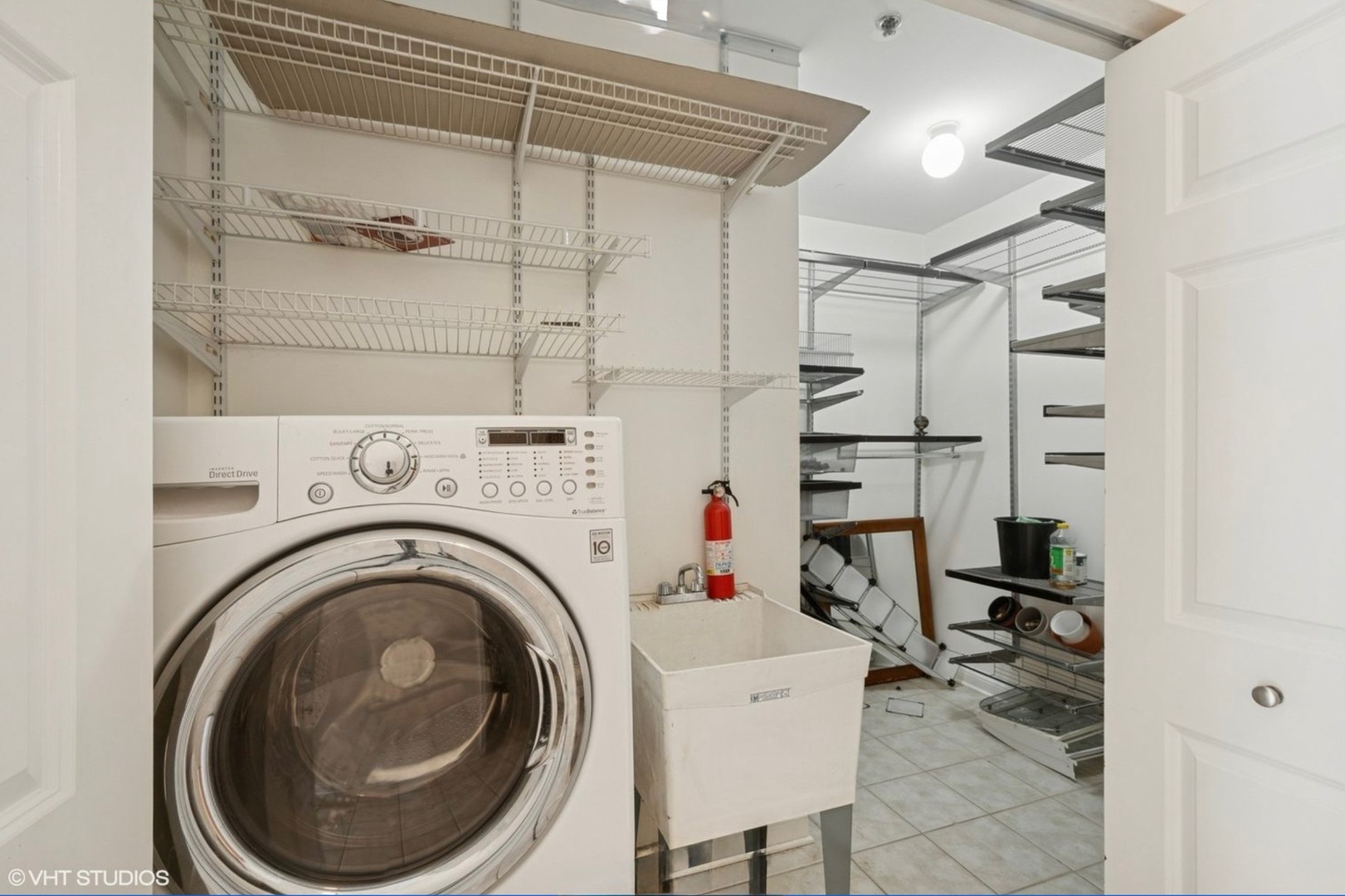 8 W Monroe Street 902 Property Photo 3