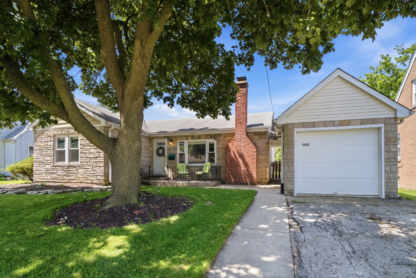 1522 N Hillside Avenue Property Photo 1