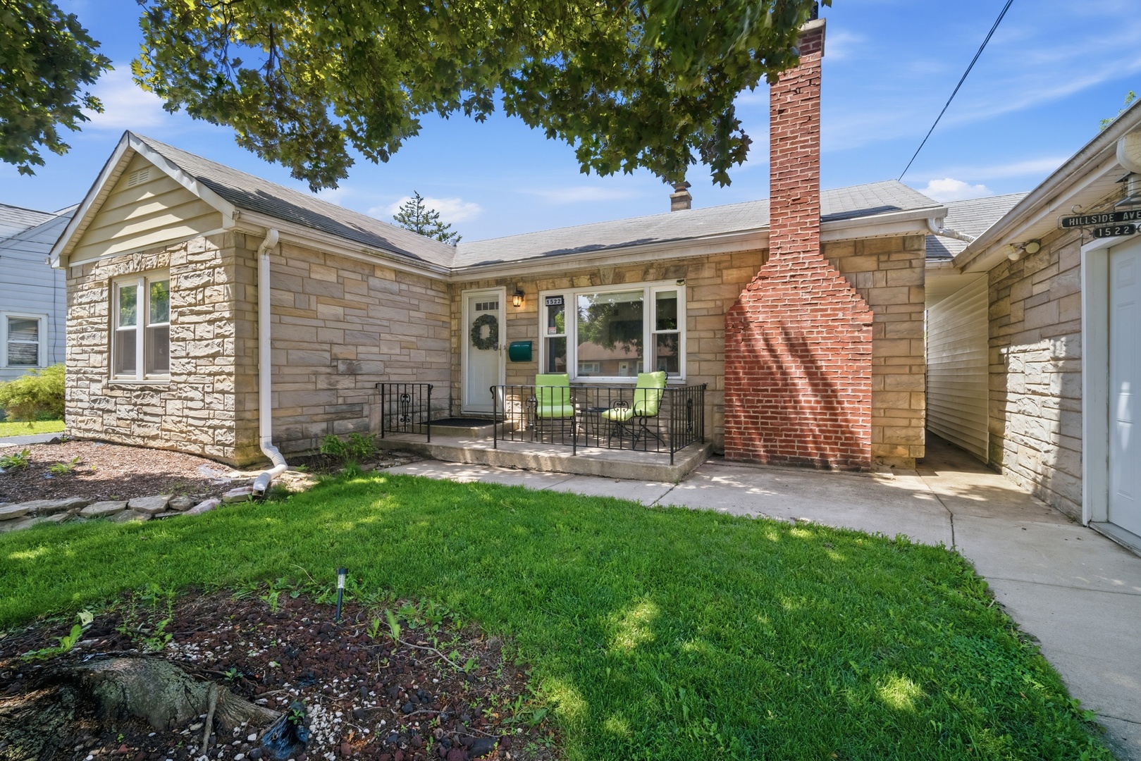 1522 N Hillside Avenue Property Photo 2