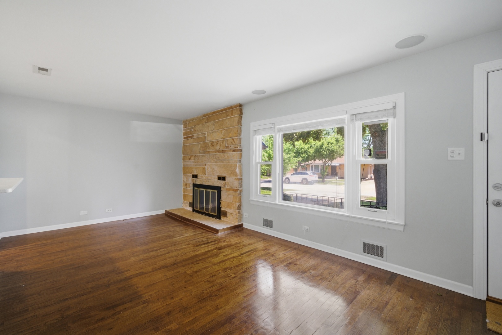 1522 N Hillside Avenue Property Photo 4