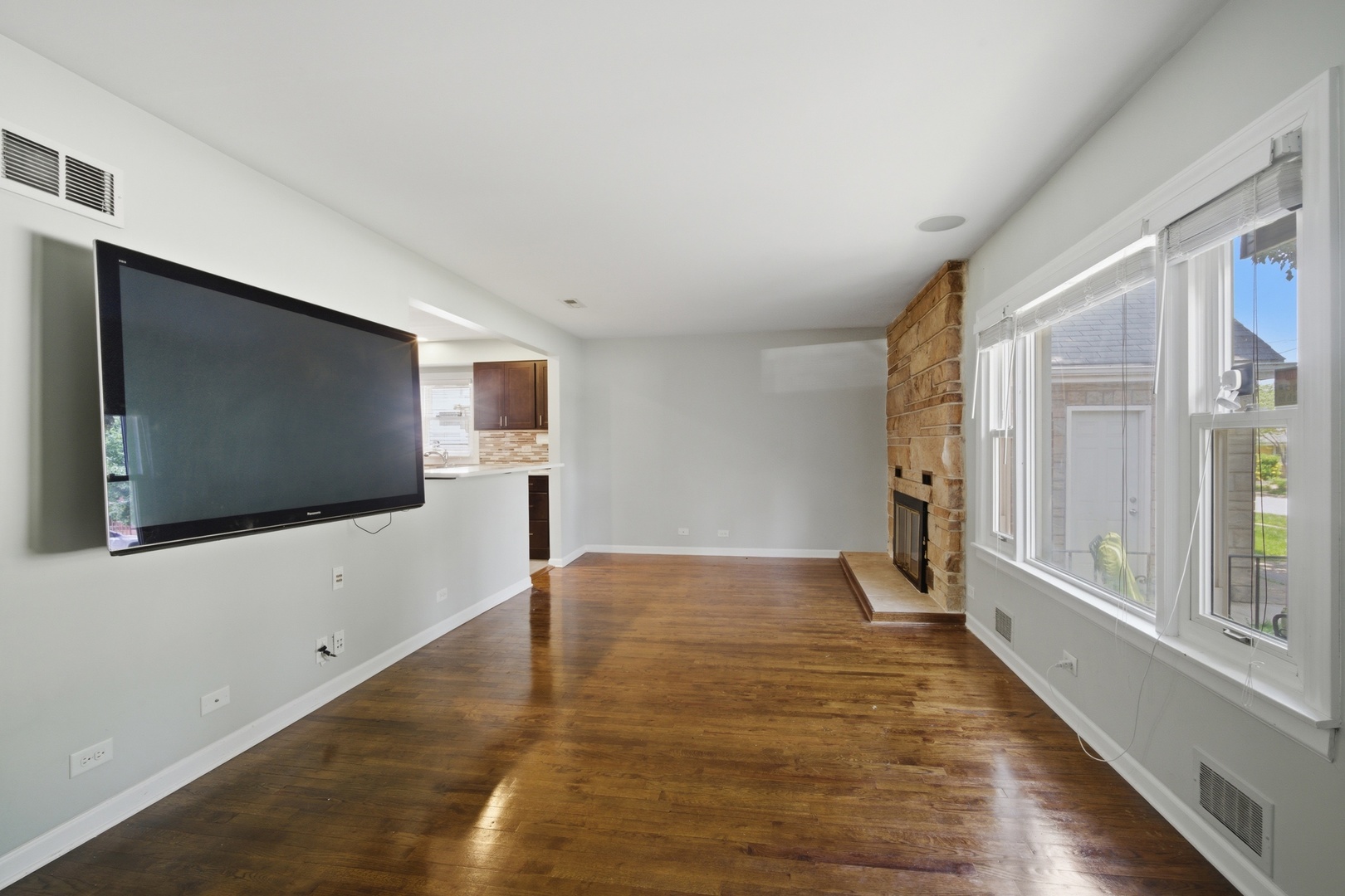 1522 N Hillside Avenue Property Photo 5