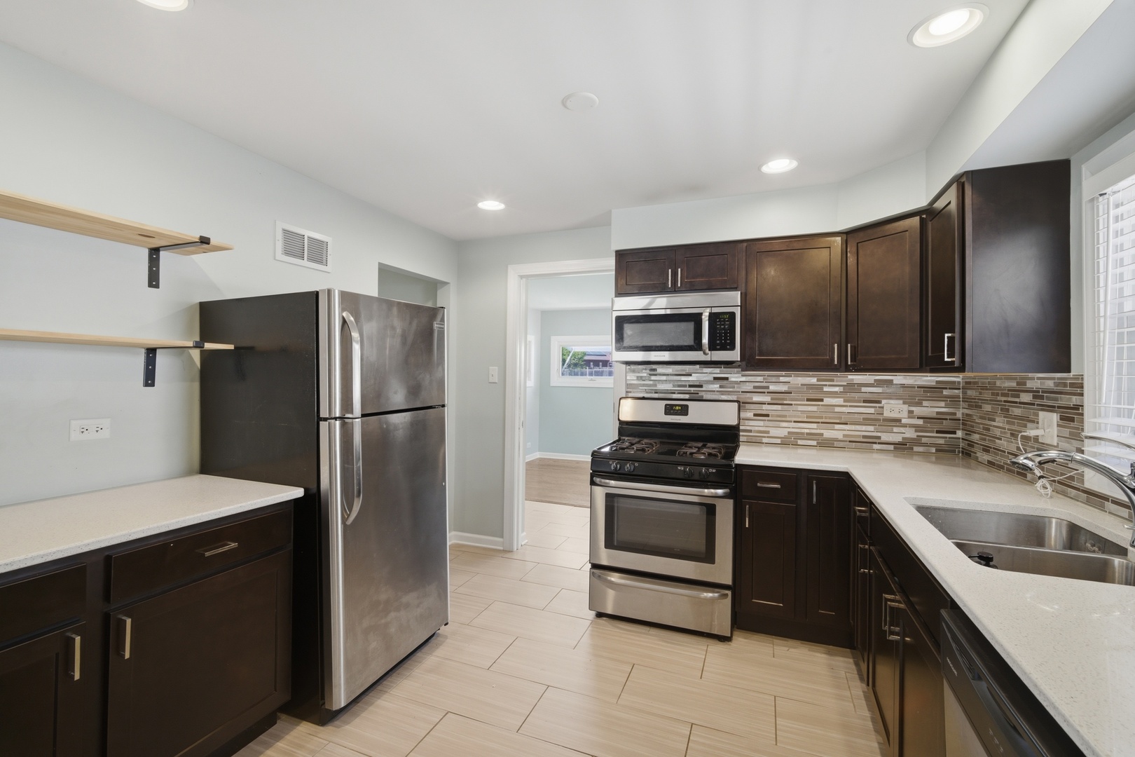 1522 N Hillside Avenue Property Photo 8