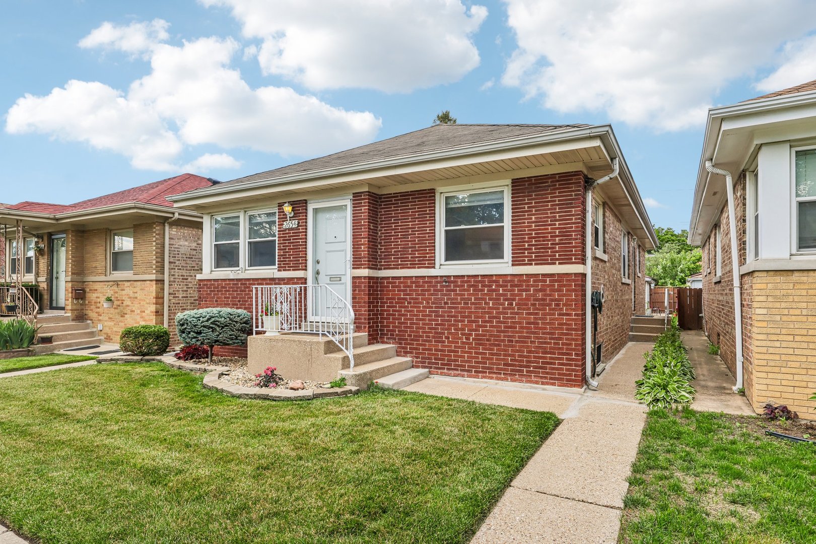 2654 W Catalpa Avenue Property Photo 1