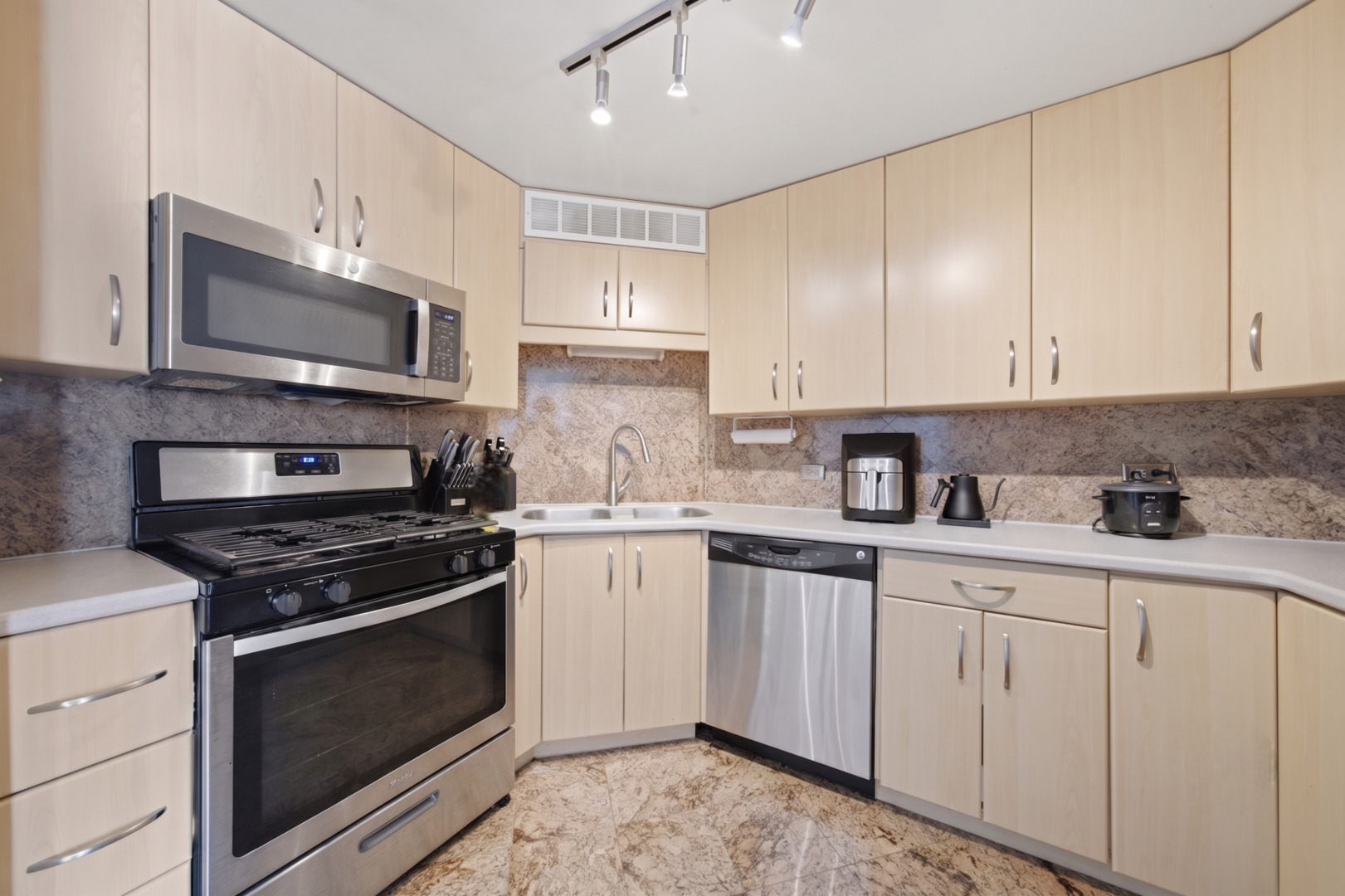 3200 N Lake Shore Drive 2102 Property Photo 11