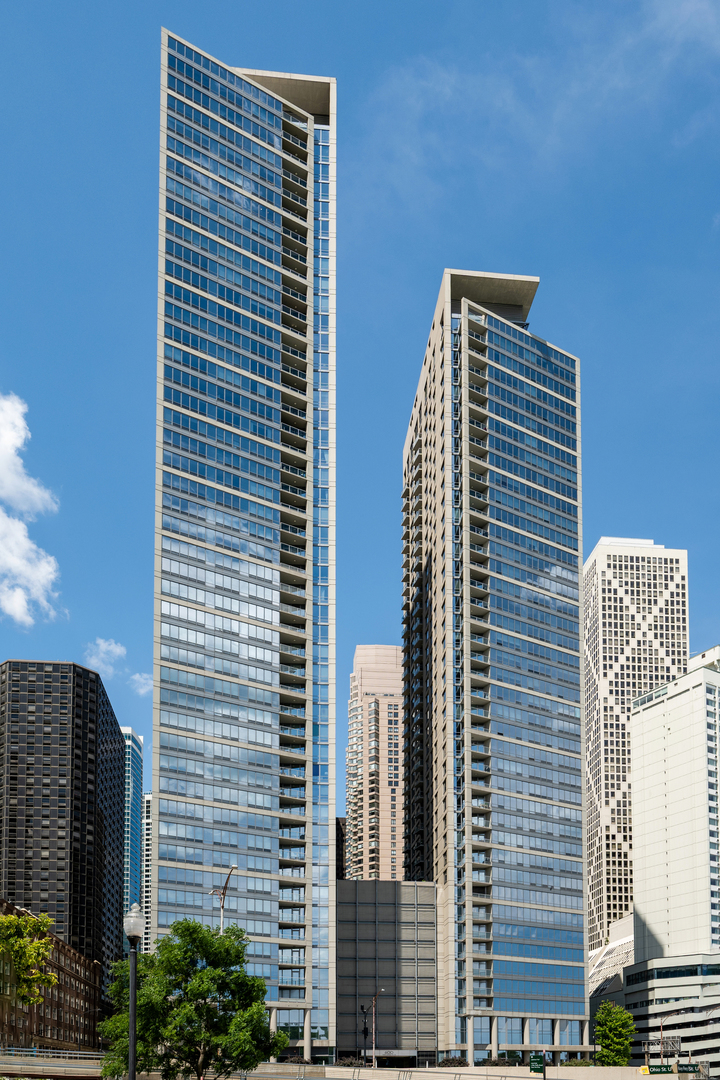 600 N Lake Shore Drive 4211 Property Photo 1