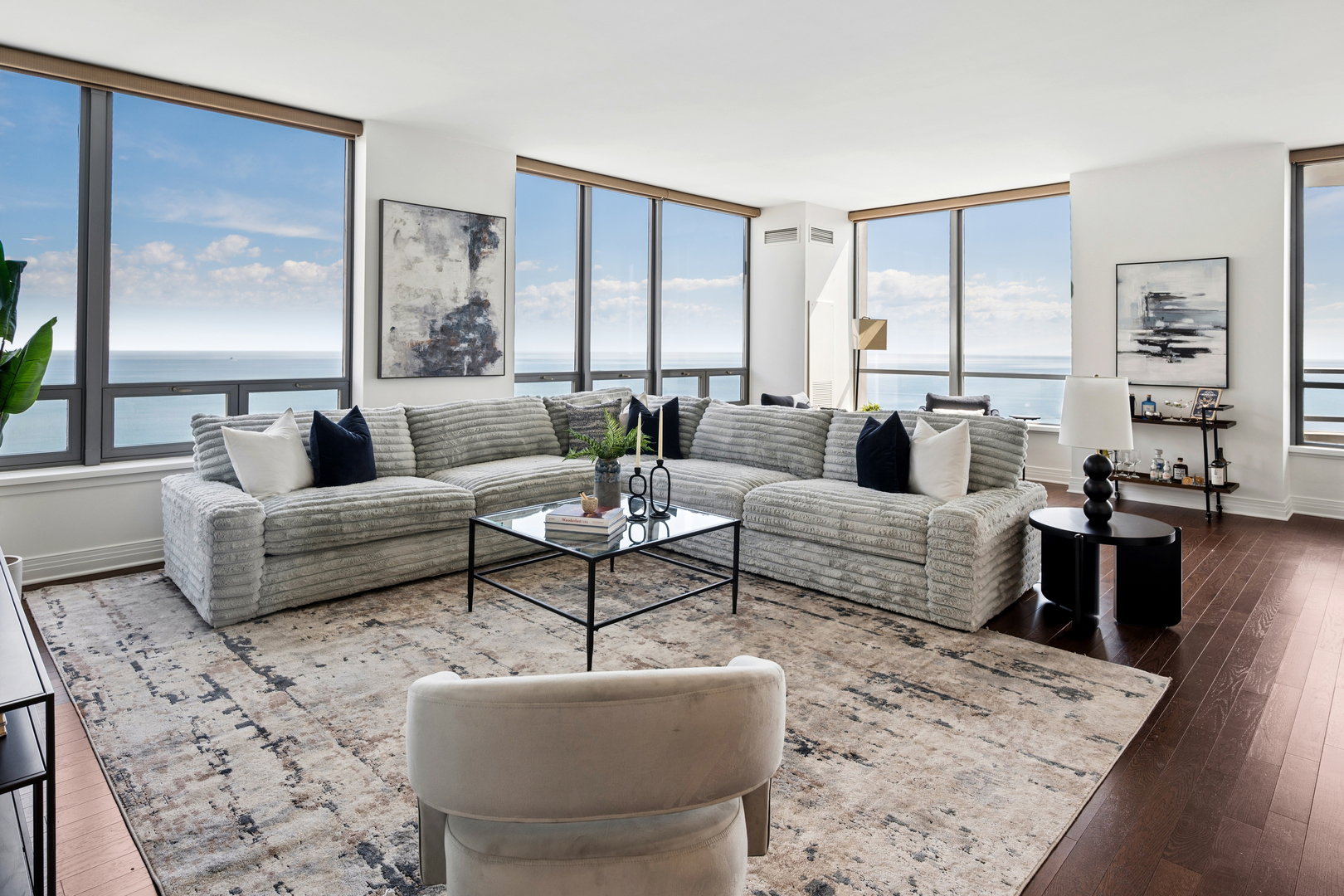 600 N Lake Shore Drive 4211 Property Photo 2