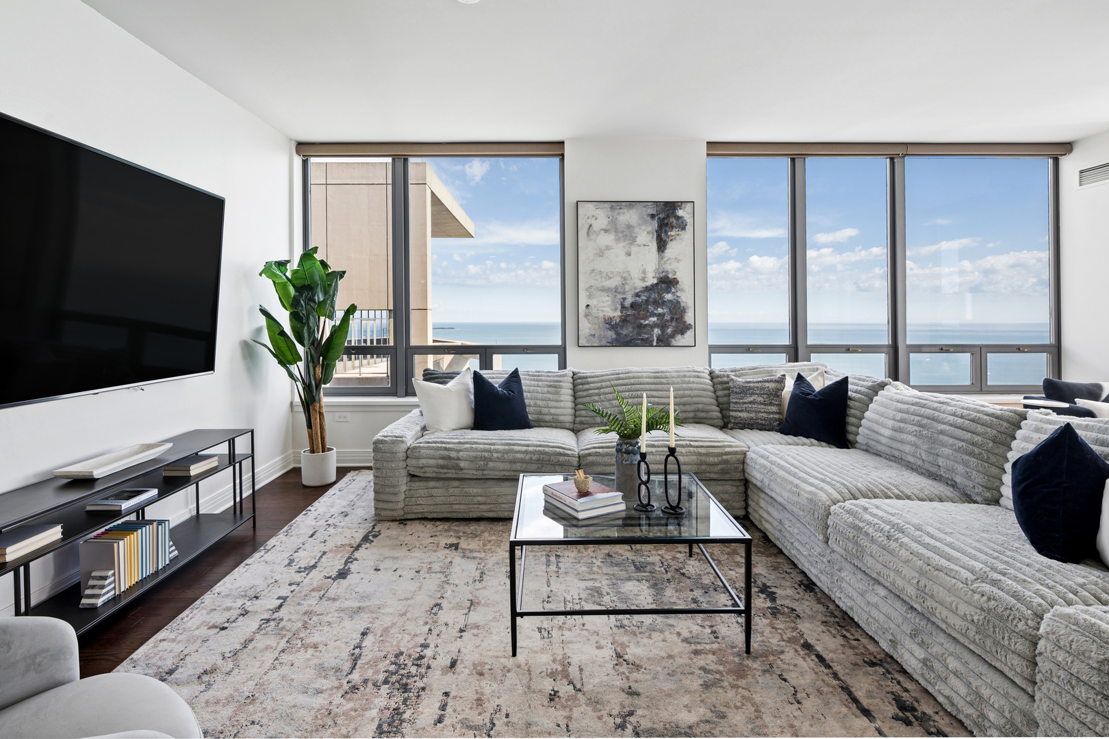 600 N Lake Shore Drive 4211 Property Photo 3