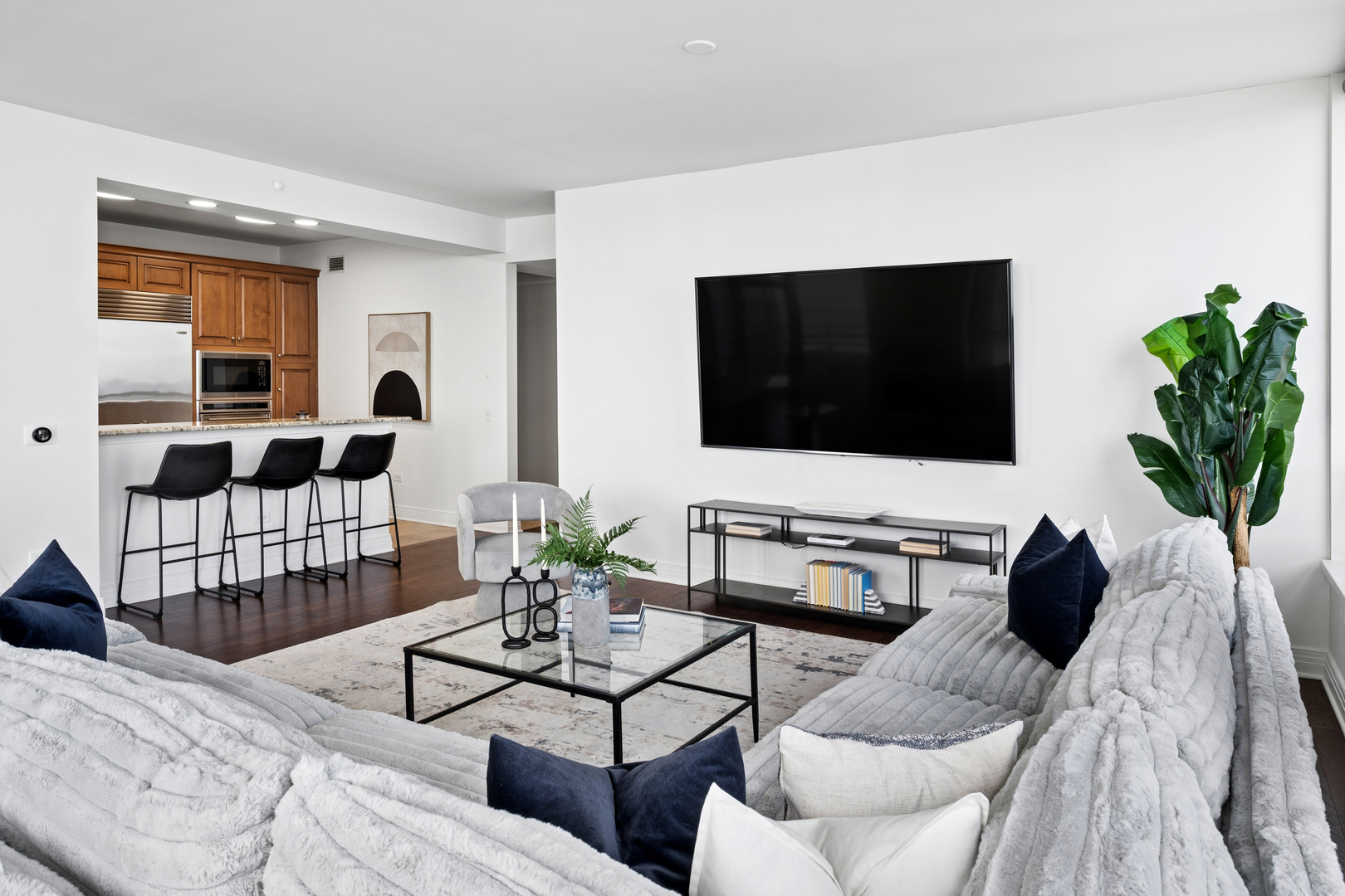 600 N Lake Shore Drive 4211 Property Photo 6