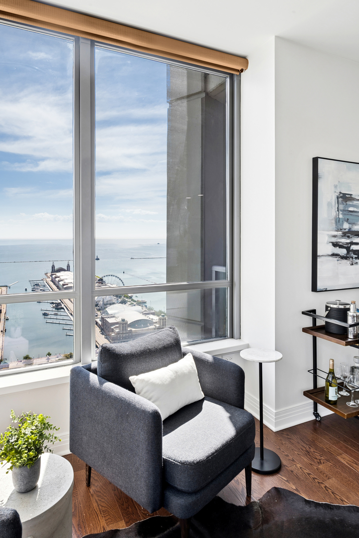 600 N Lake Shore Drive 4211 Property Photo 8