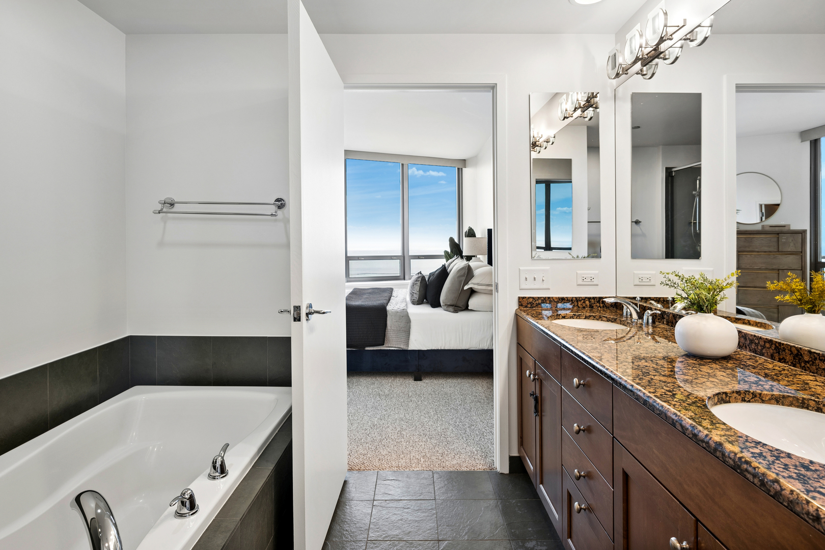 600 N Lake Shore Drive 4211 Property Photo 16