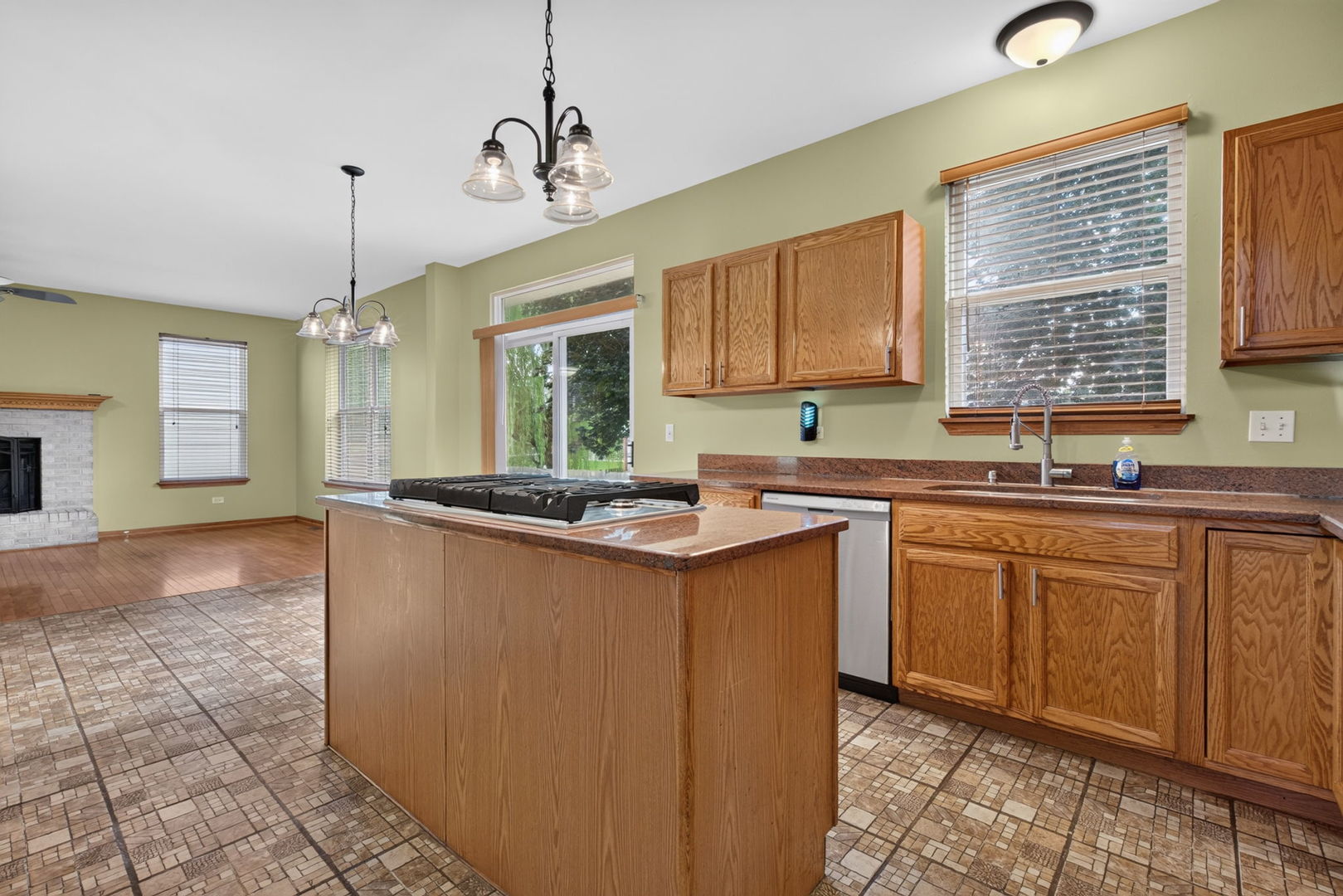 1913 Windstone Drive Property Photo 10
