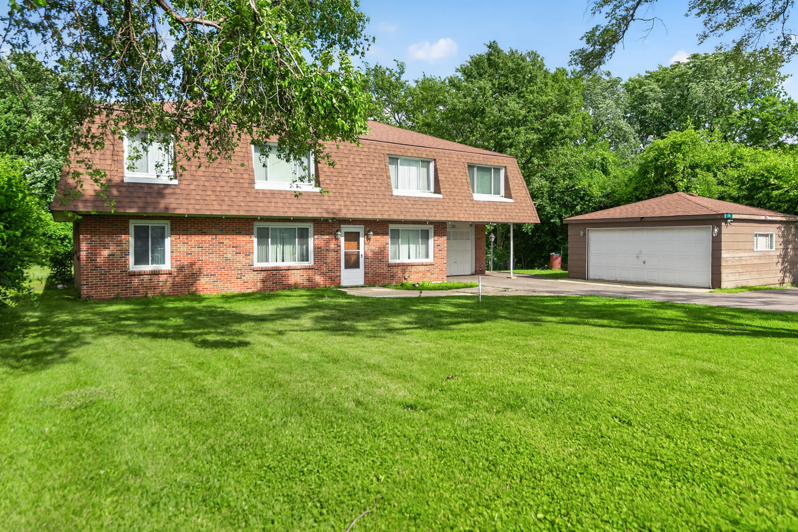 725 7th Avenue Property Photo 1
