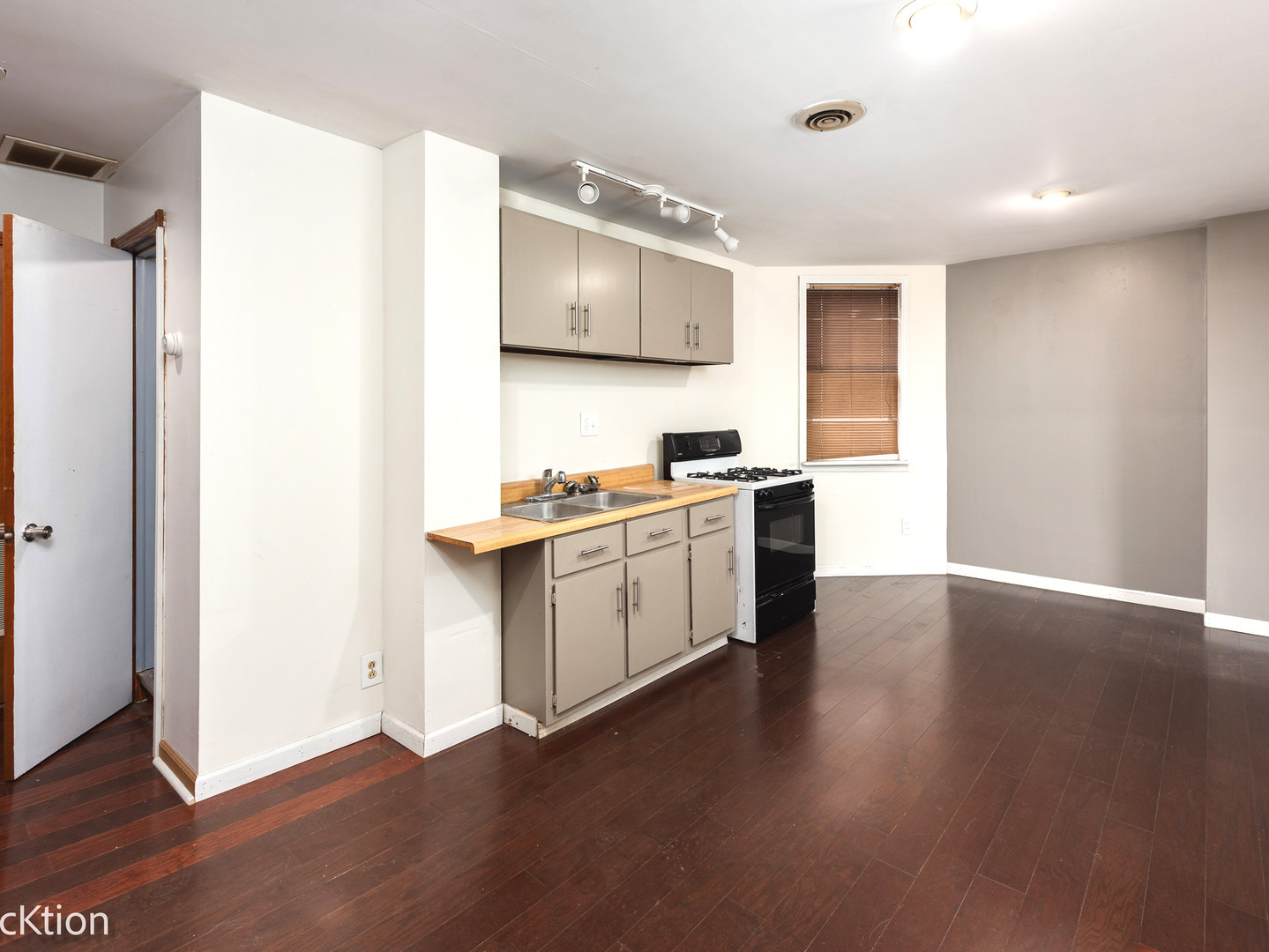 2506 N Clybourn Avenue Property Photo 15