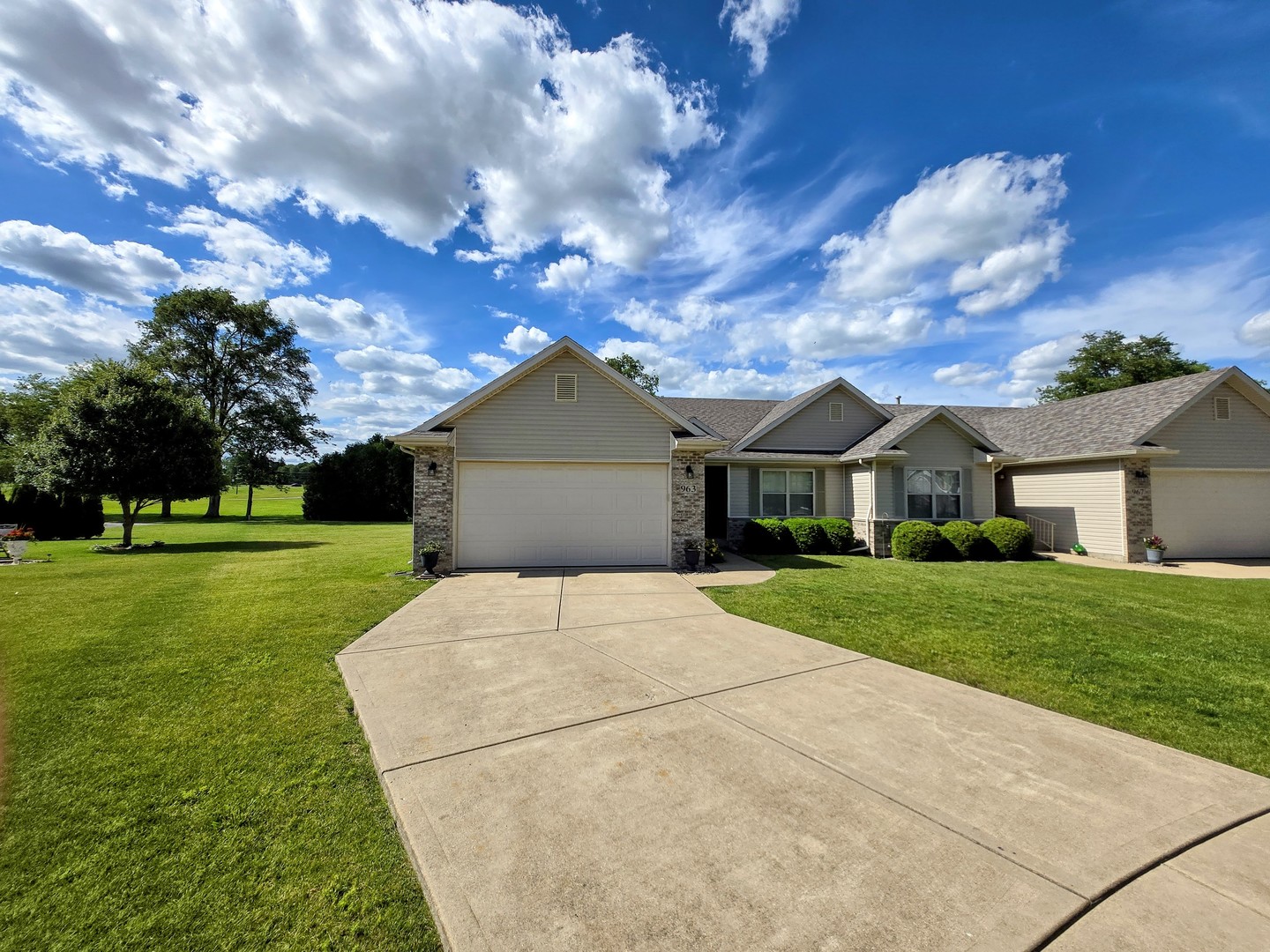 963 Brown Drive Property Photo 2