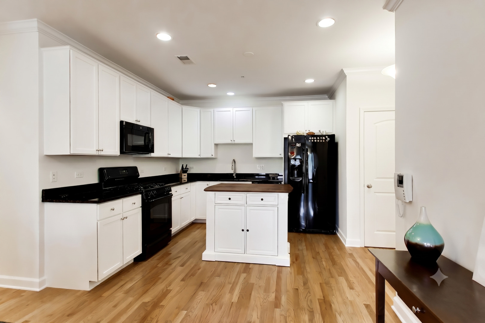 110 S Marion Street 201 Property Photo 6
