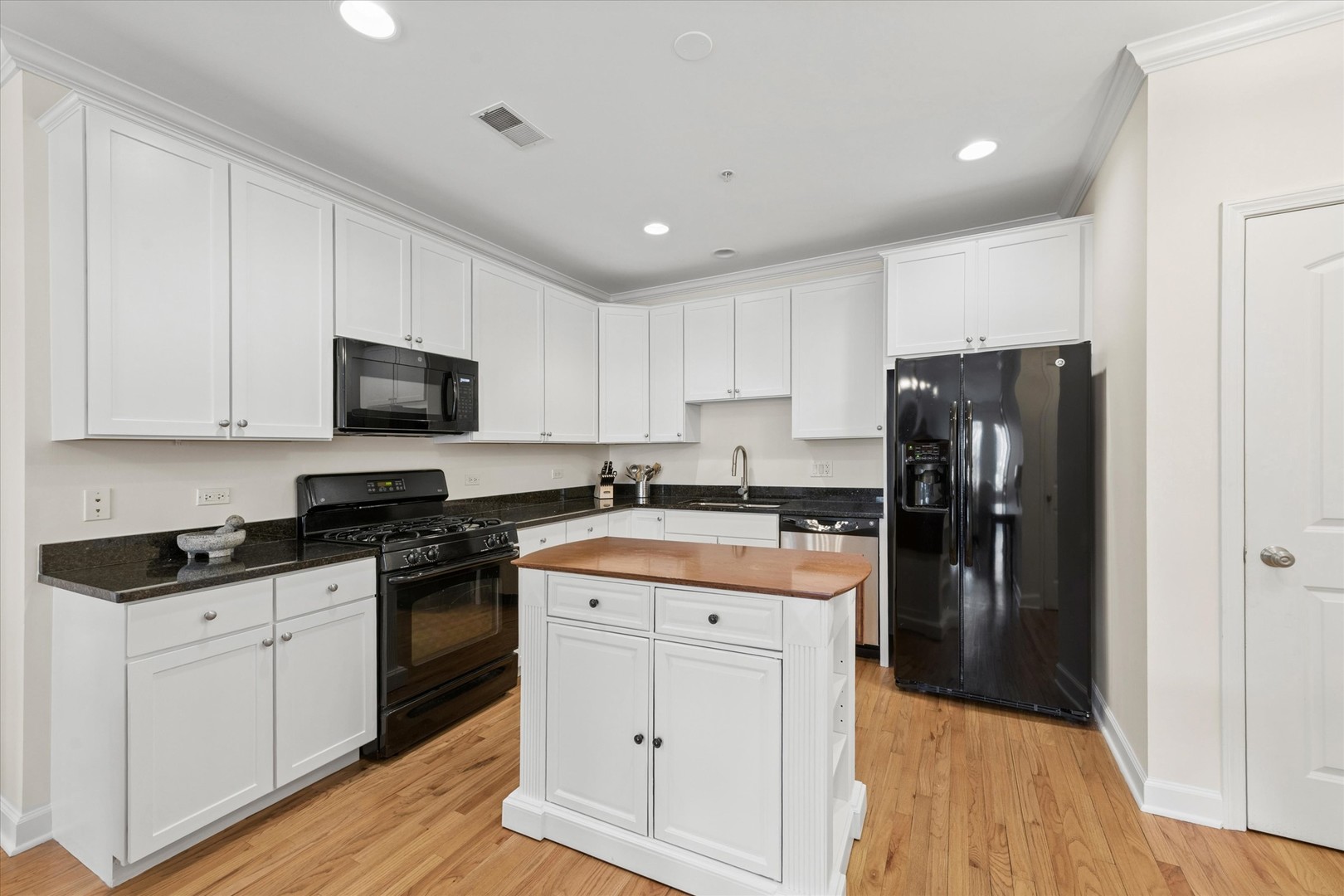 110 S Marion Street 201 Property Photo 7