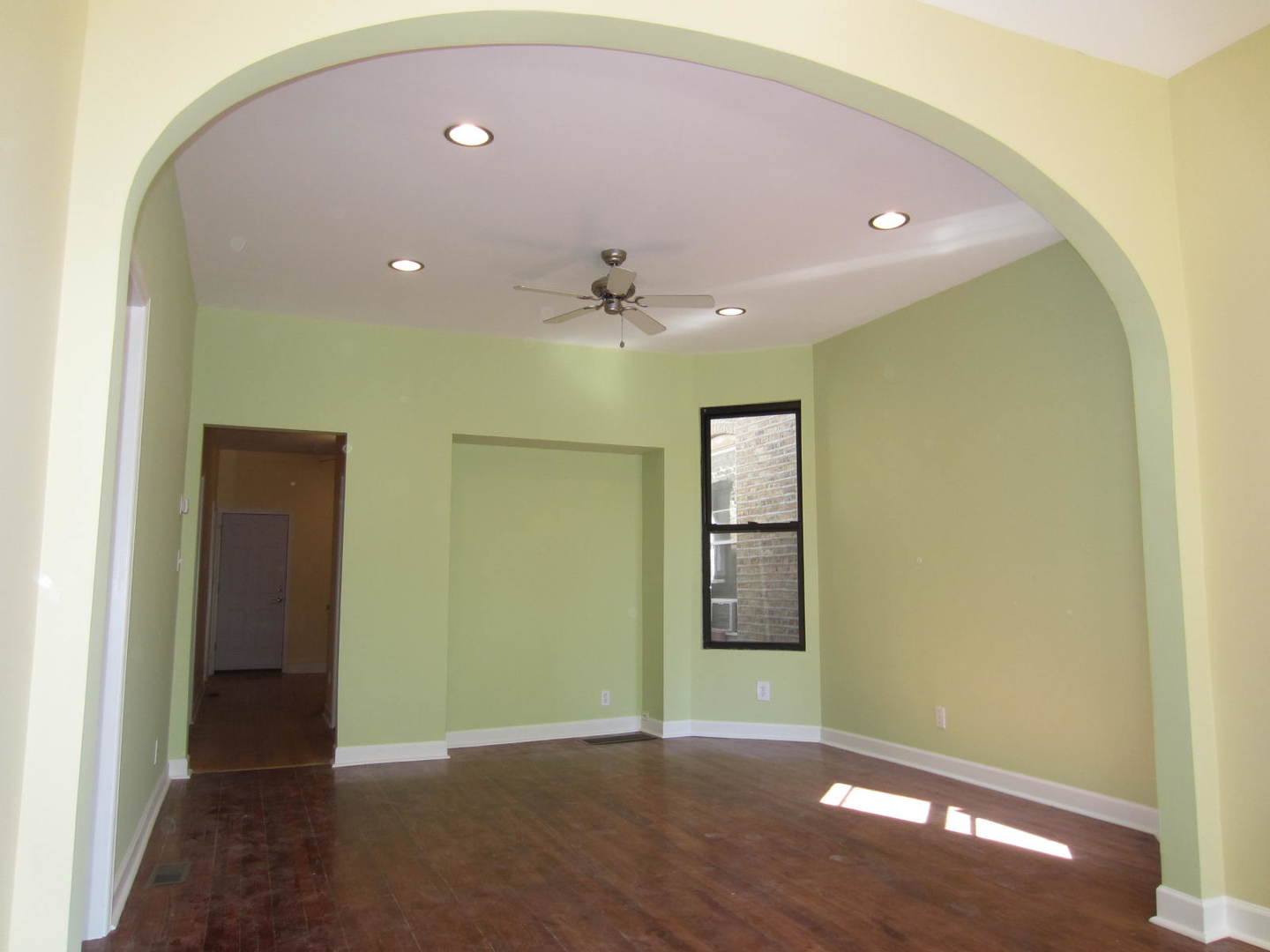 2911 N Troy Street Property Photo 3