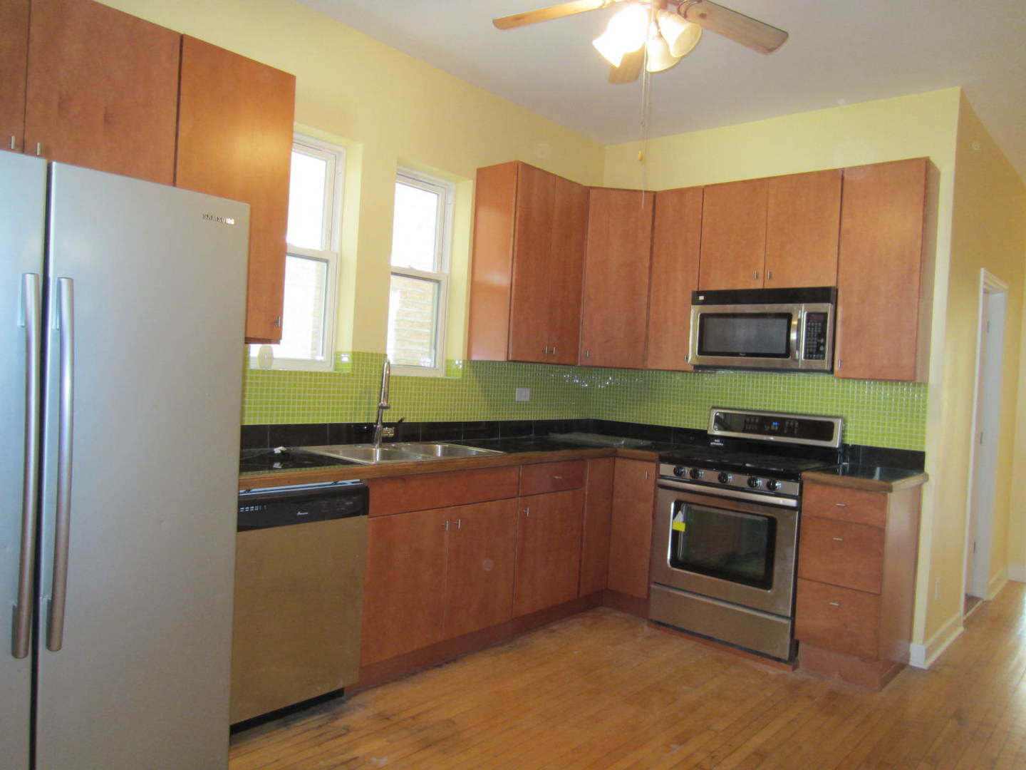 2911 N Troy Street Property Photo 4