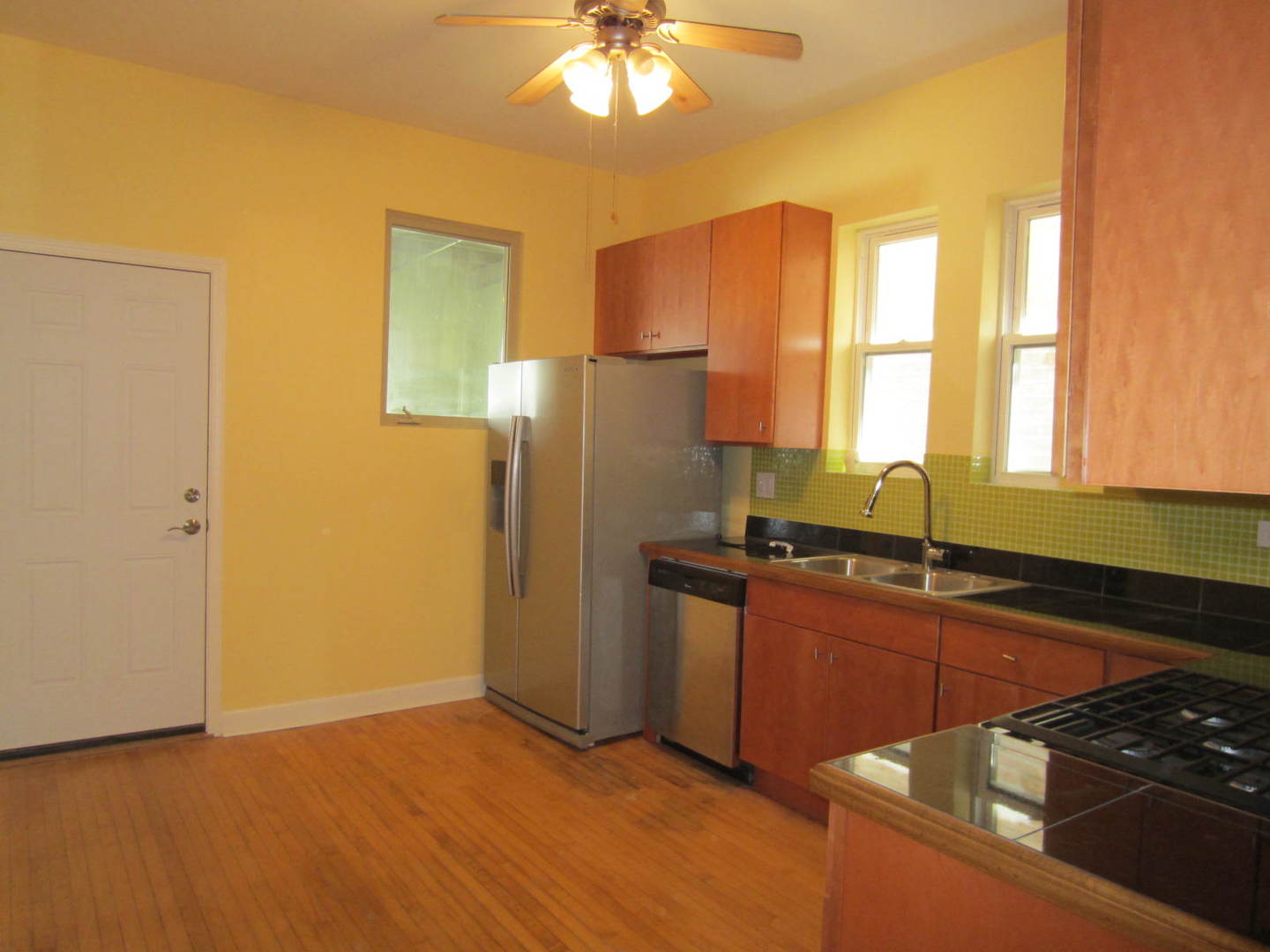 2911 N Troy Street Property Photo 5
