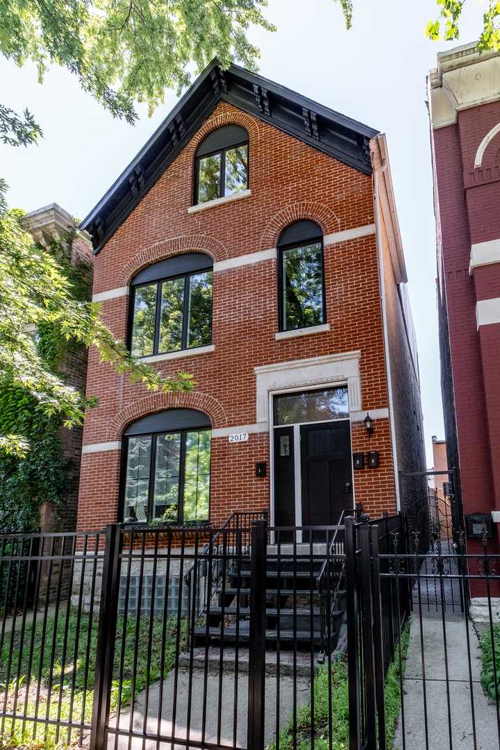2017 W Huron Street Property Photo 1
