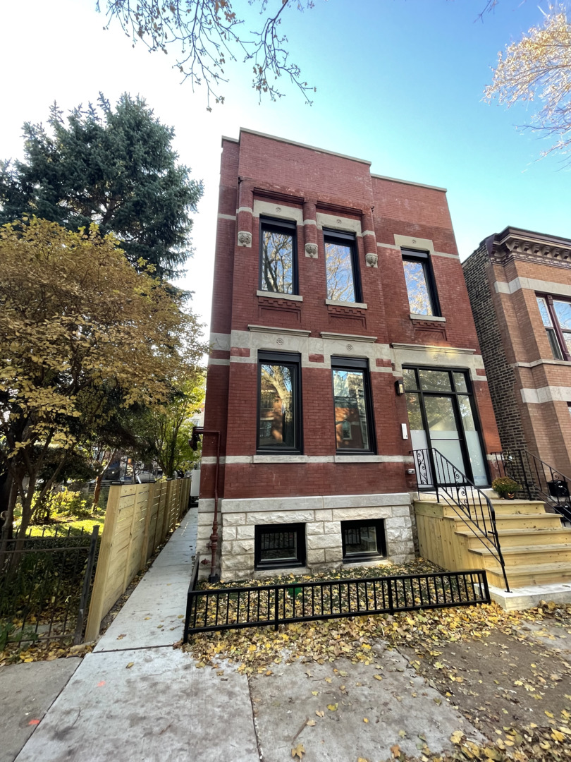 822 N Winchester Avenue 2R Property Photo 1