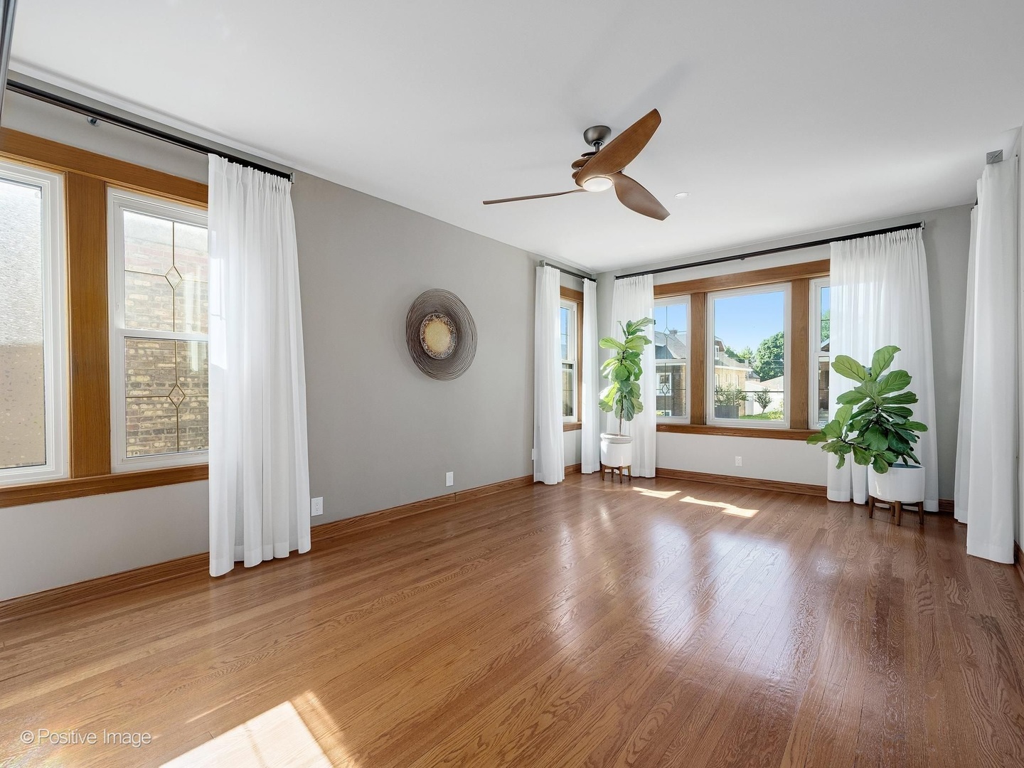 6427 27th Place Property Photo 4