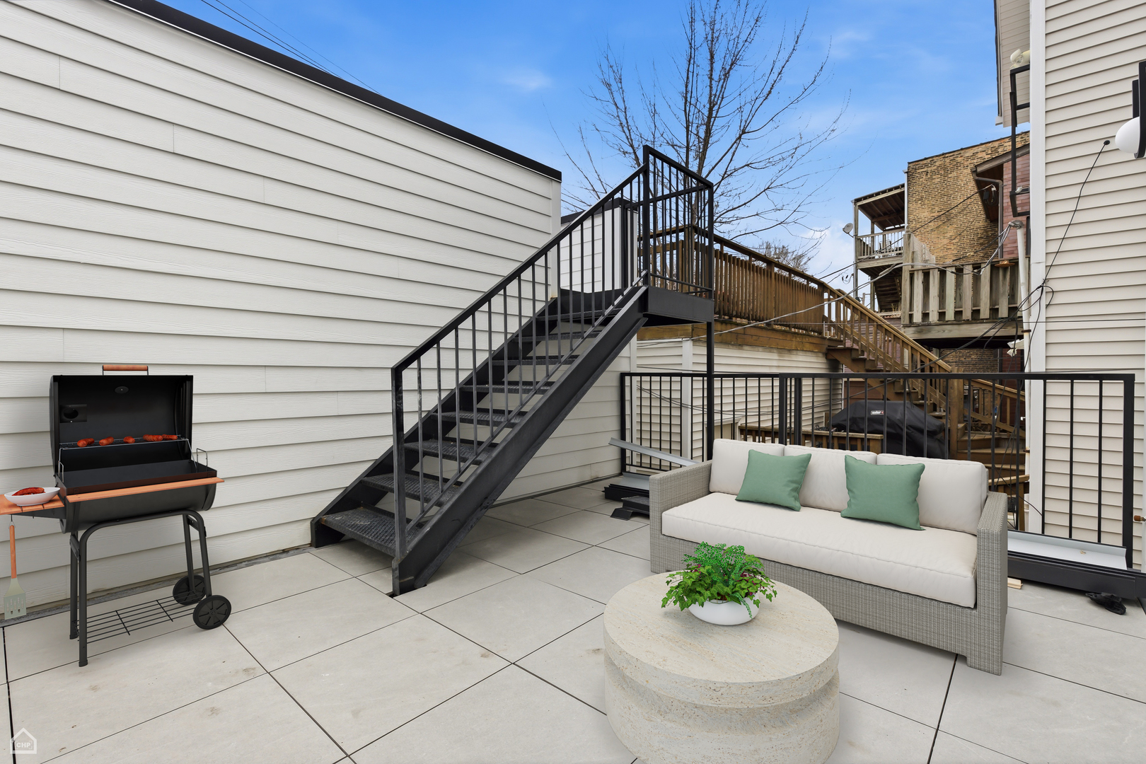 2156 N Claremont Street Property Photo 9