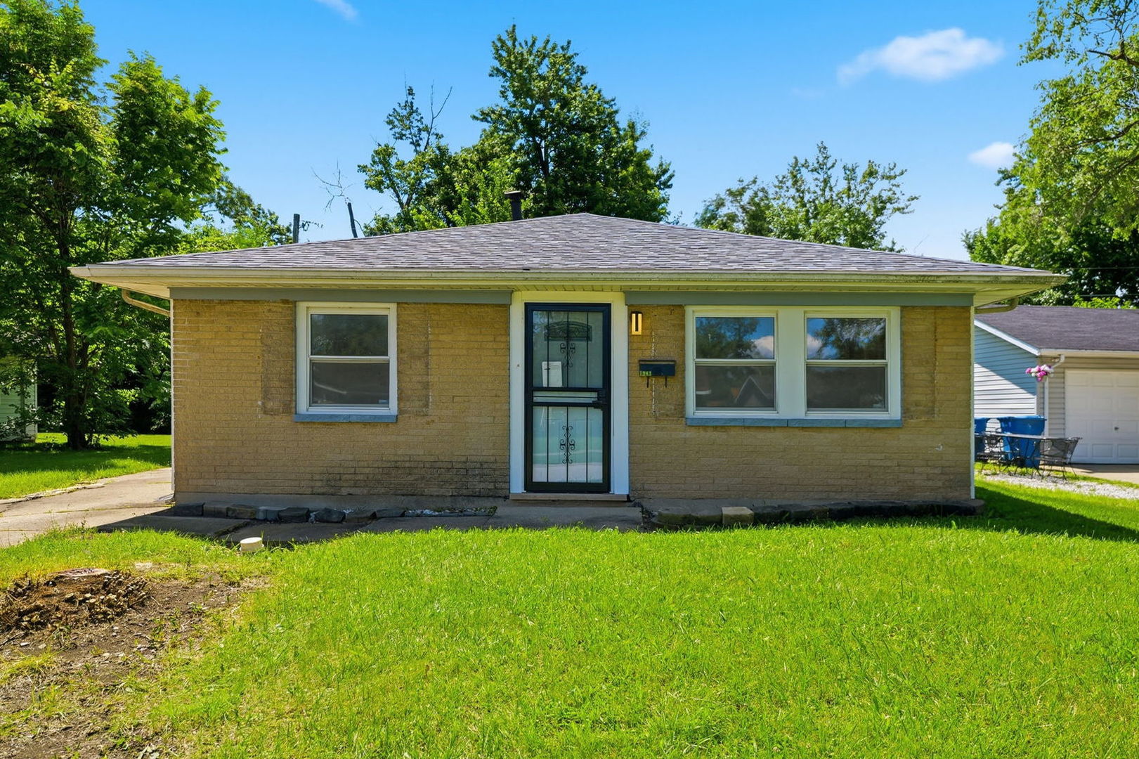 1942 Beacon Court Property Photo 1