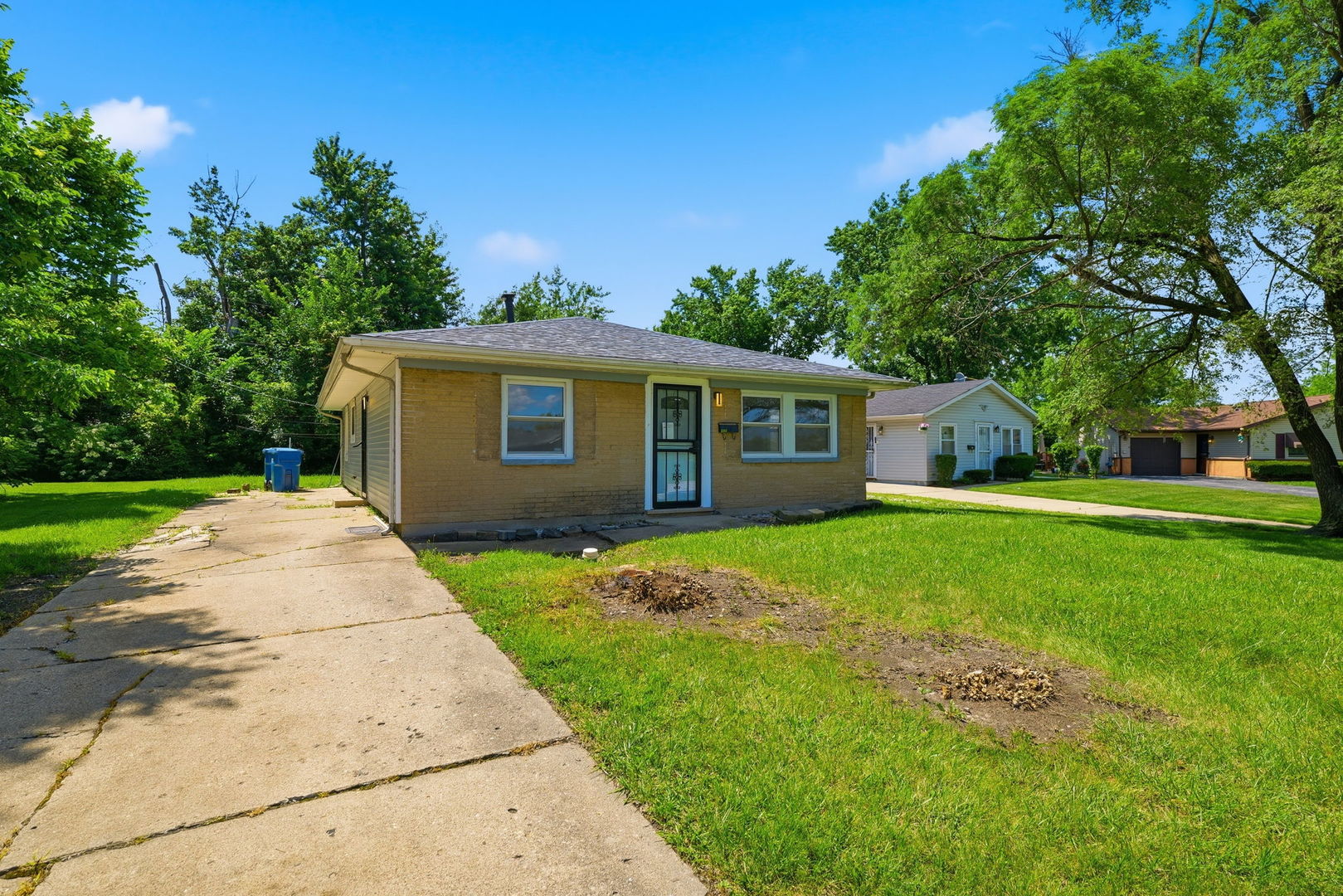 1942 Beacon Court Property Photo 2