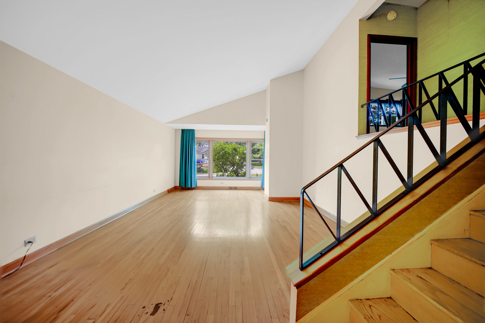 15959 Vera Court Property Photo 4