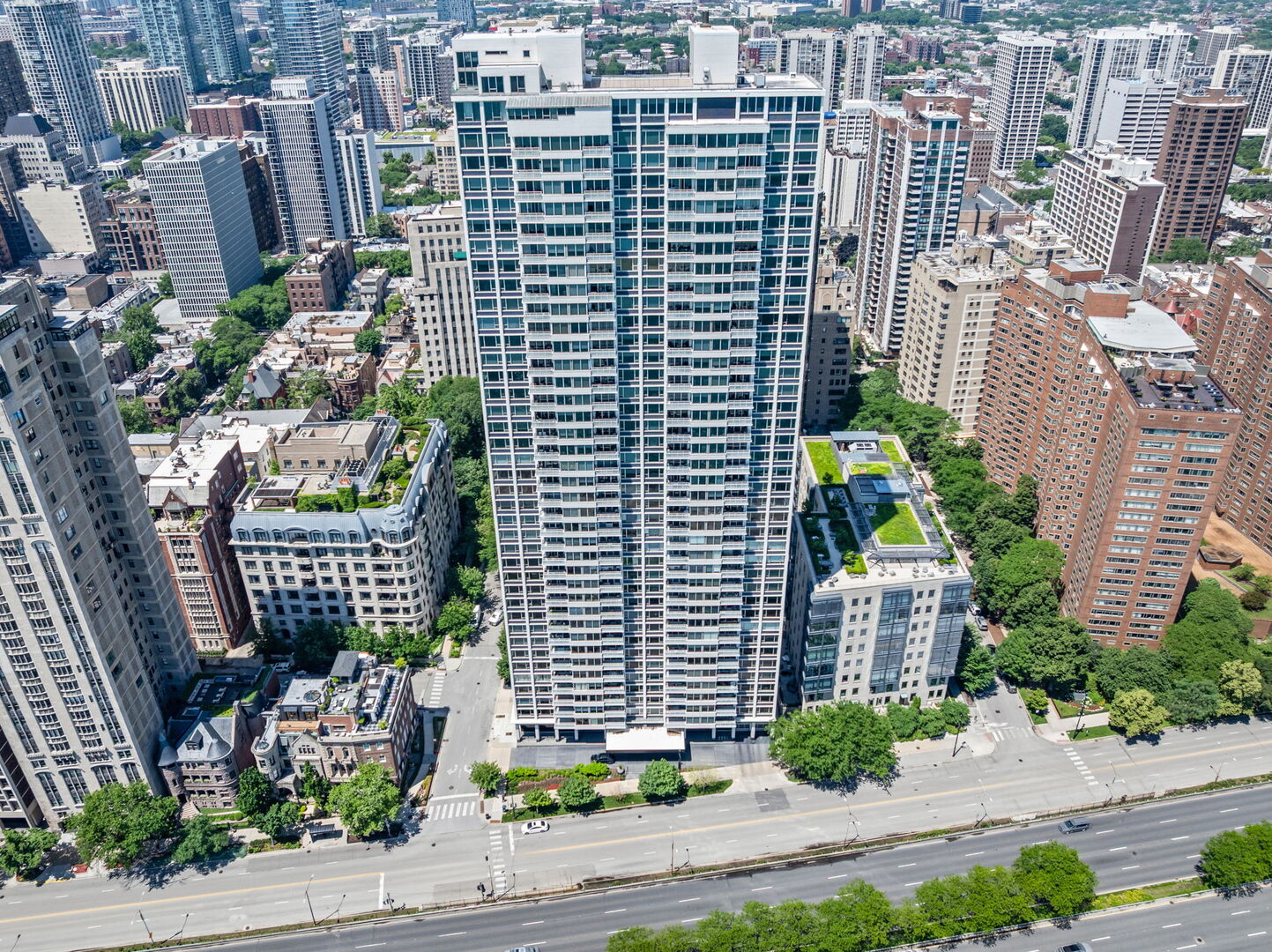 1300 N Lake Shore Drive 9a Property Photo 32