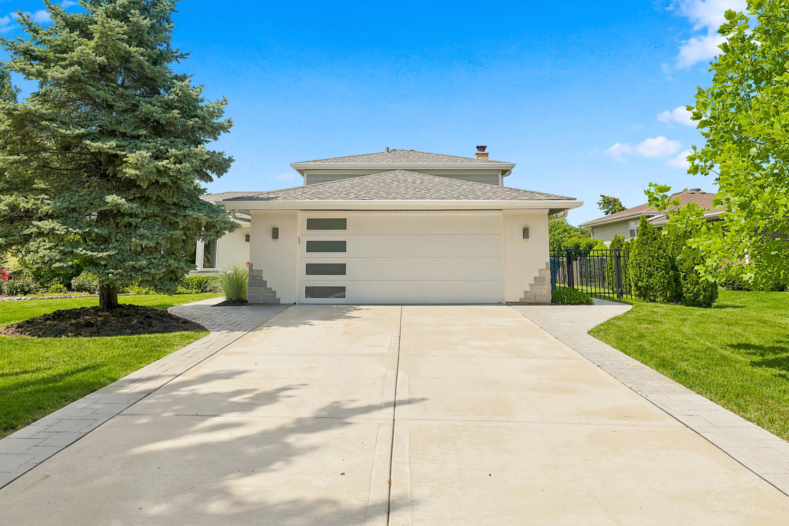 1140 68th Street Property Photo 2