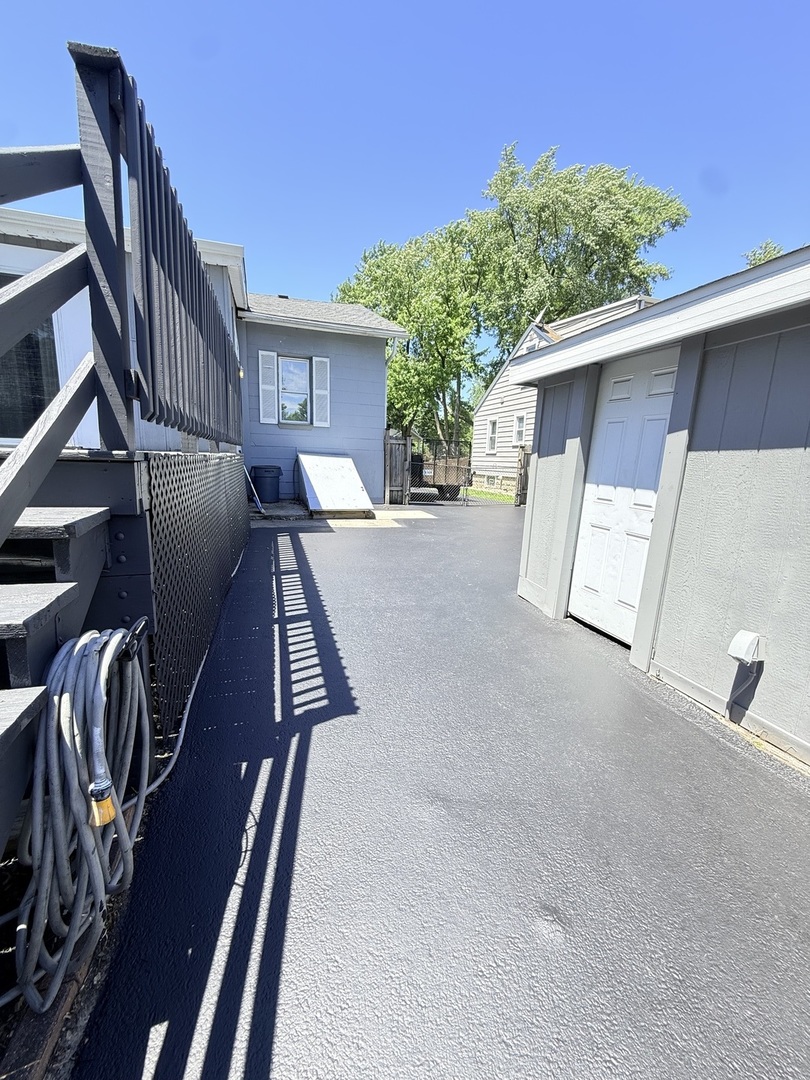 14607 Saint Louis Avenue Property Photo 3