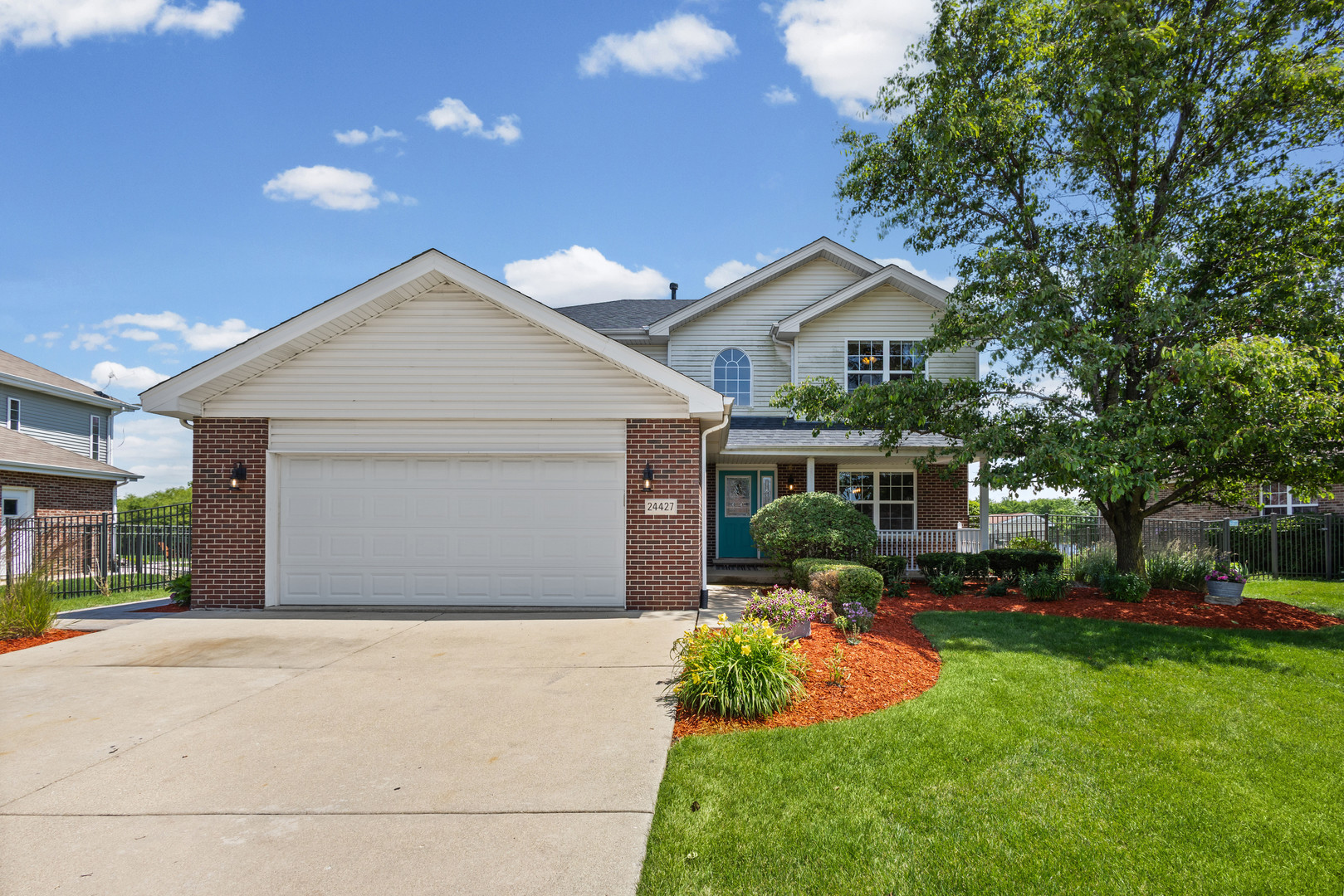 24427 Arrowhead Drive Property Photo 3