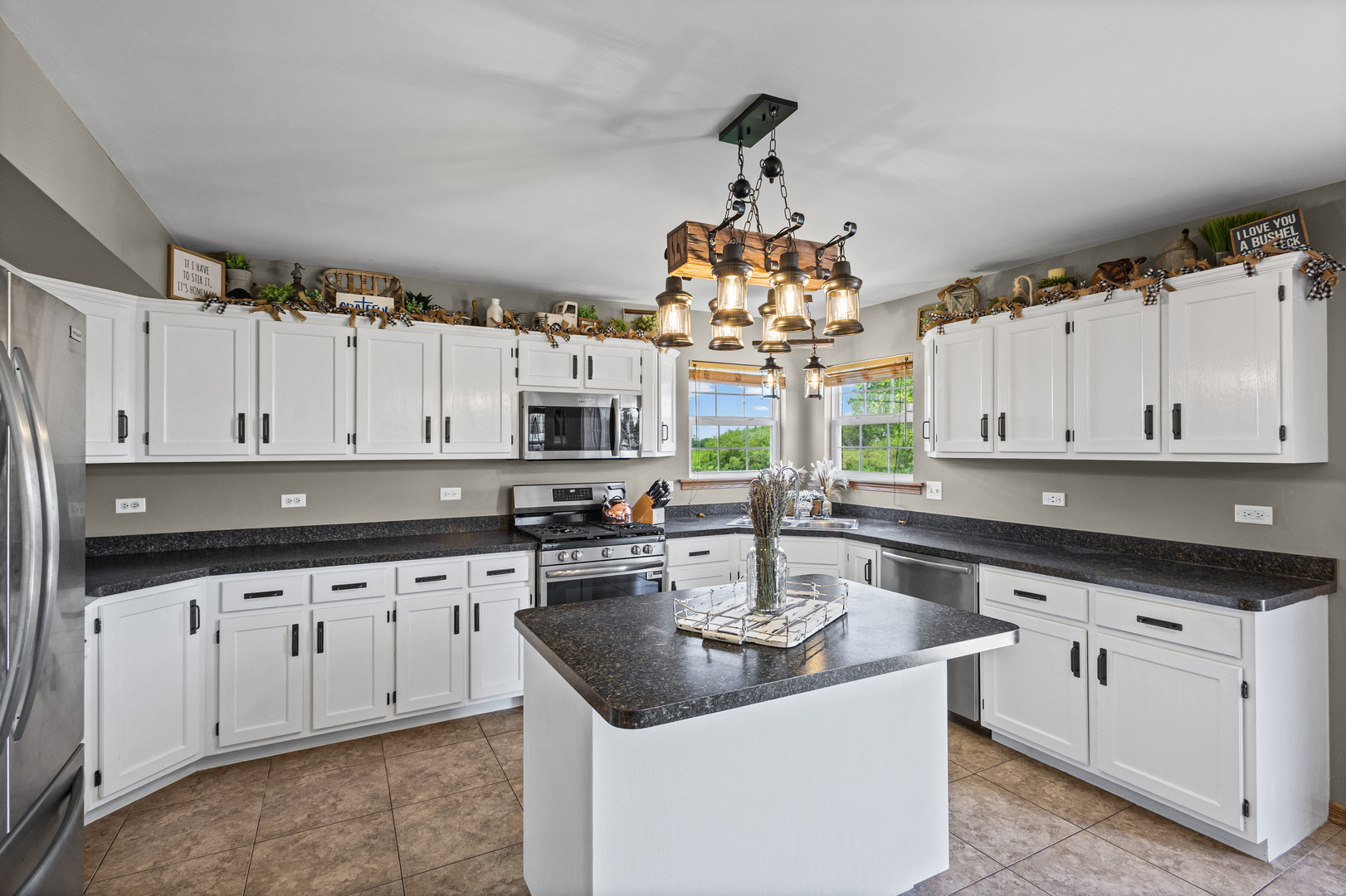24427 Arrowhead Drive Property Photo 12