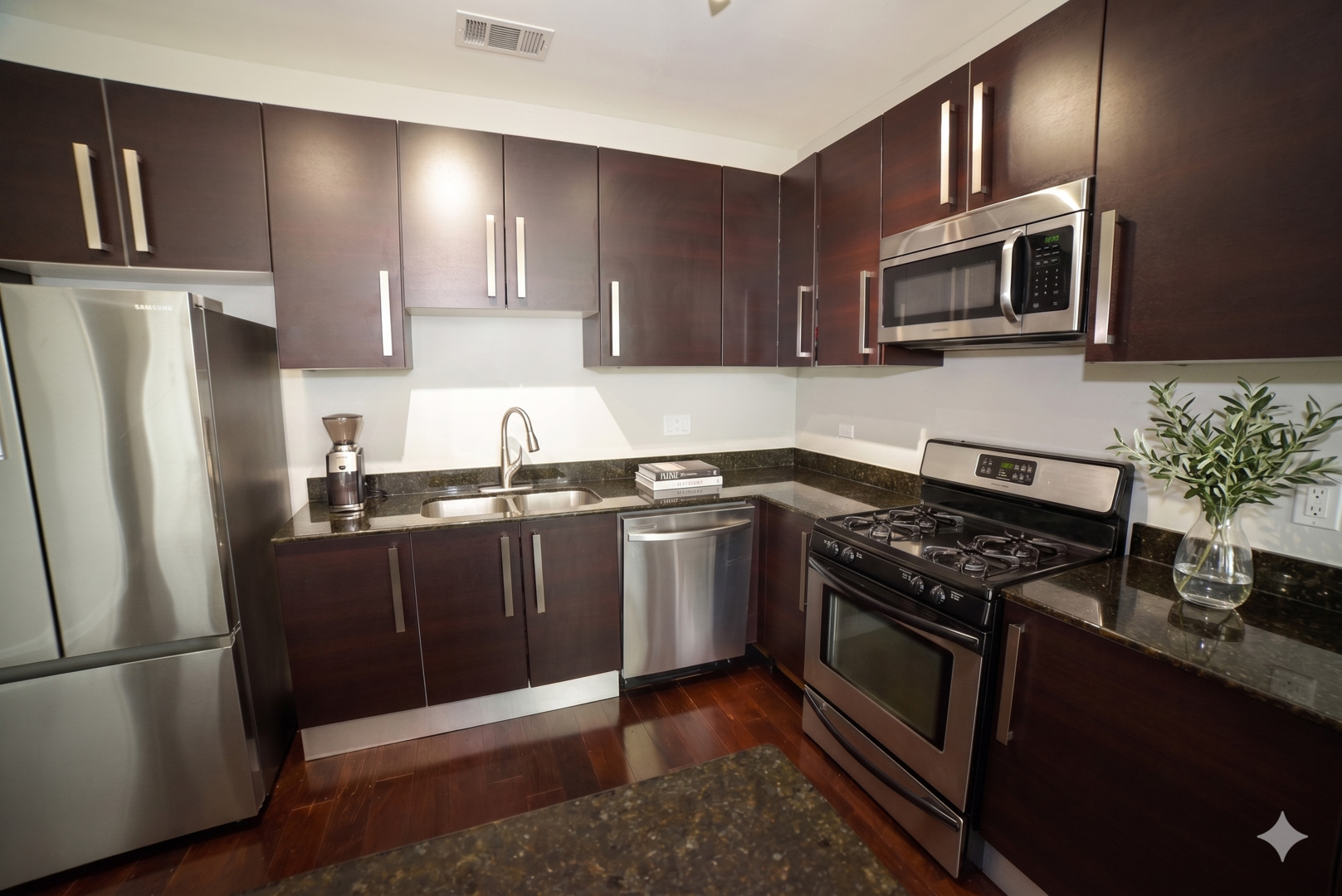 225 S Sangamon Street 701 Property Photo 4