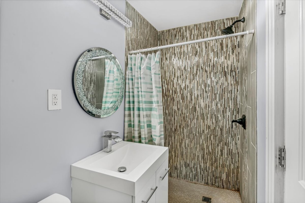 1024 W 103rd Street Property Photo 13