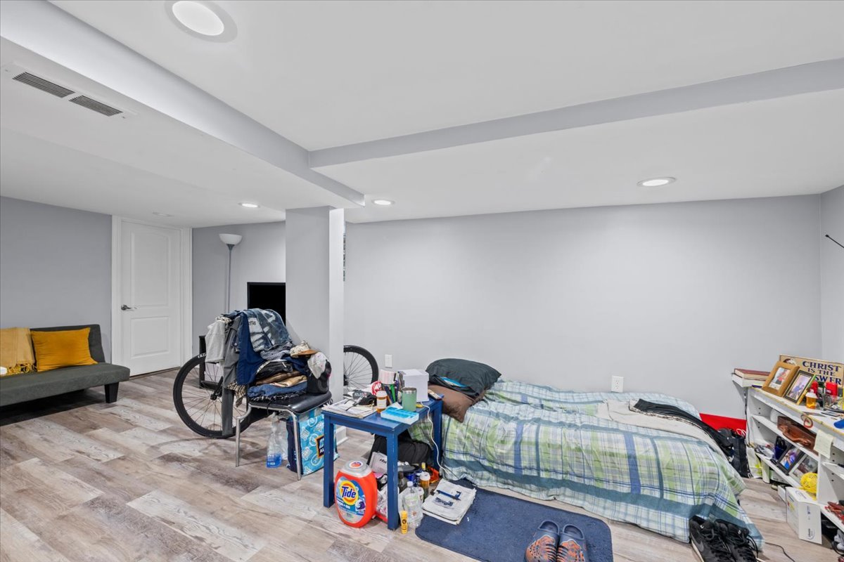 1024 W 103rd Street Property Photo 16