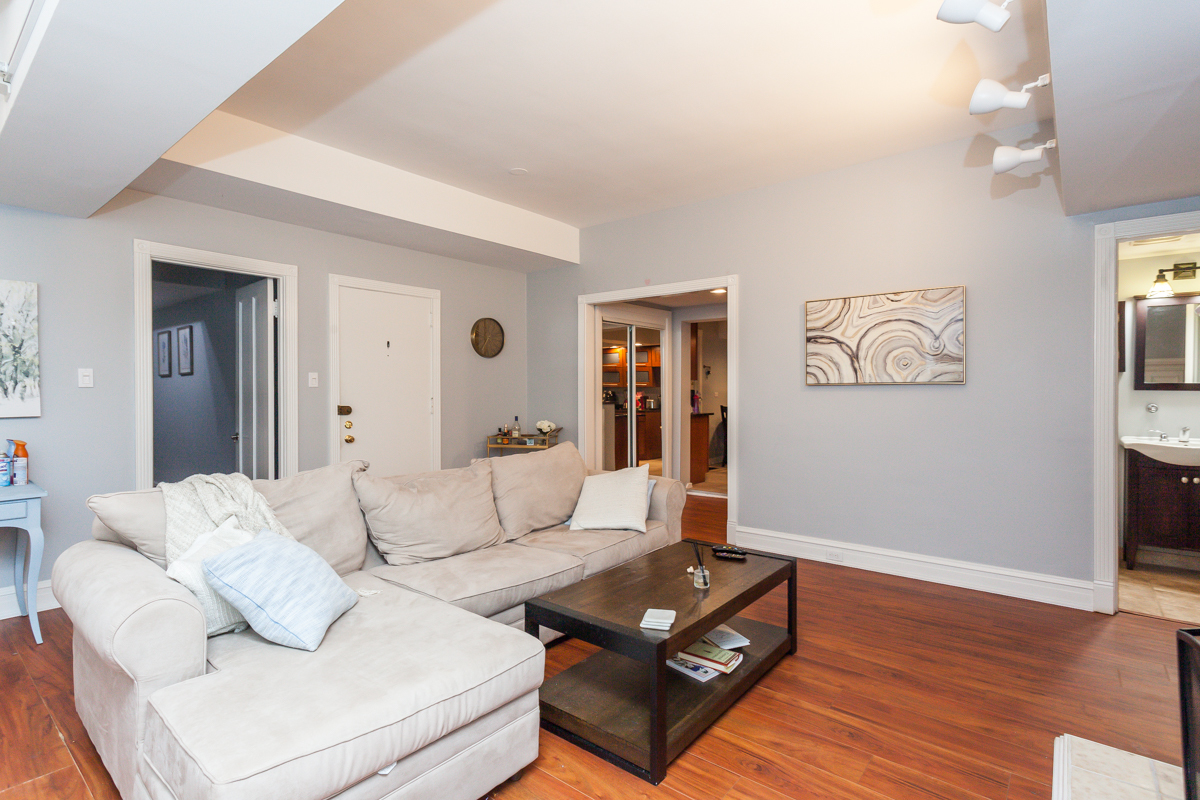 3608 N Pine Grove Avenue B7 Property Photo 3