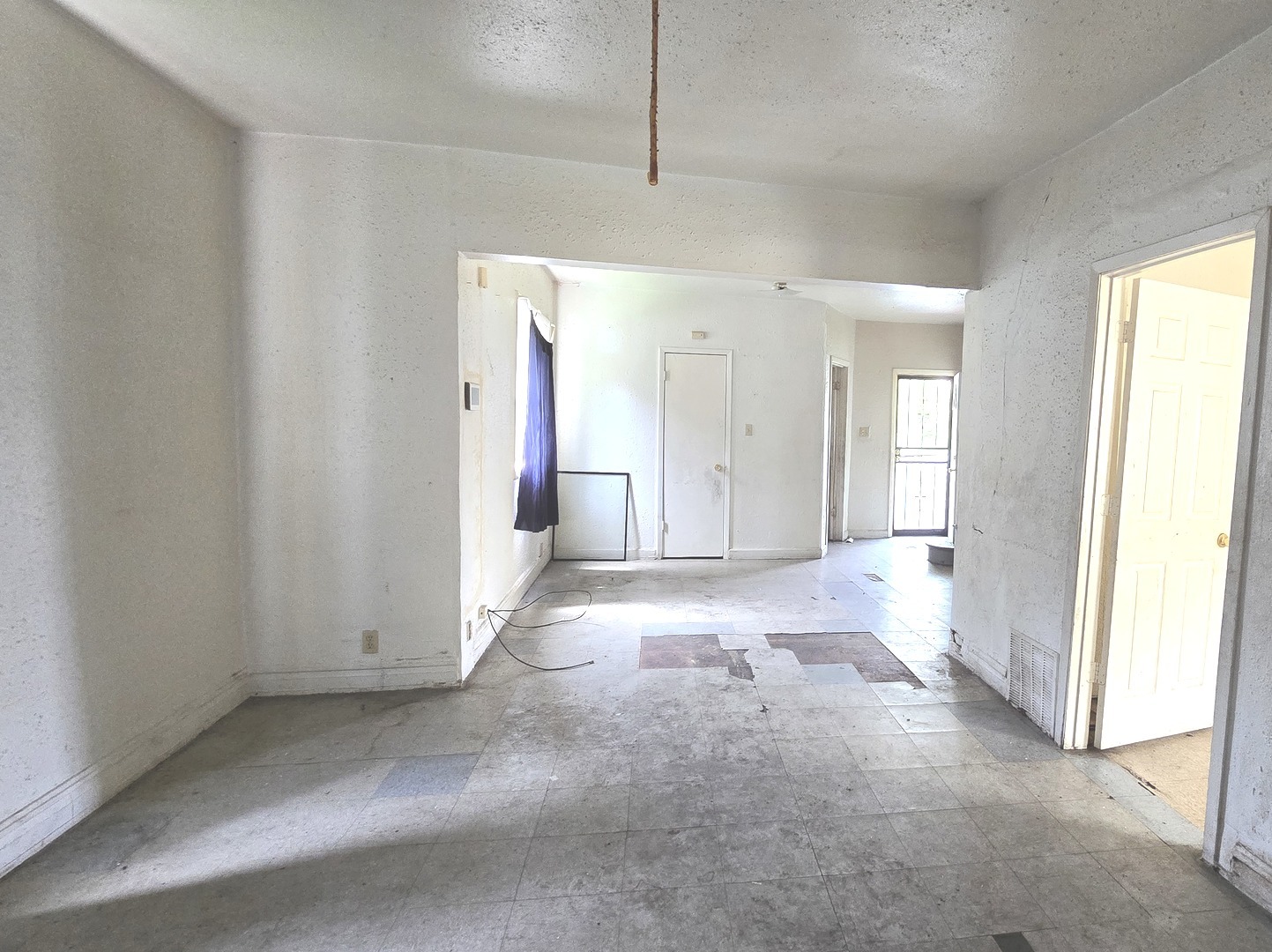 15213 Turlington Avenue Property Photo 3