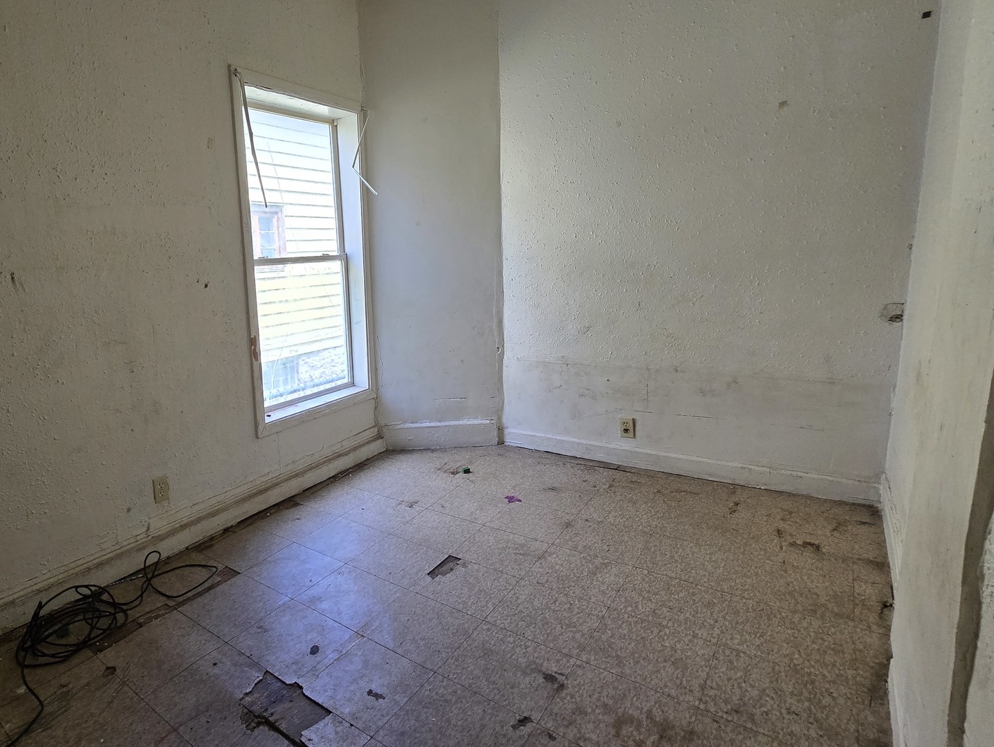 15213 Turlington Avenue Property Photo 8