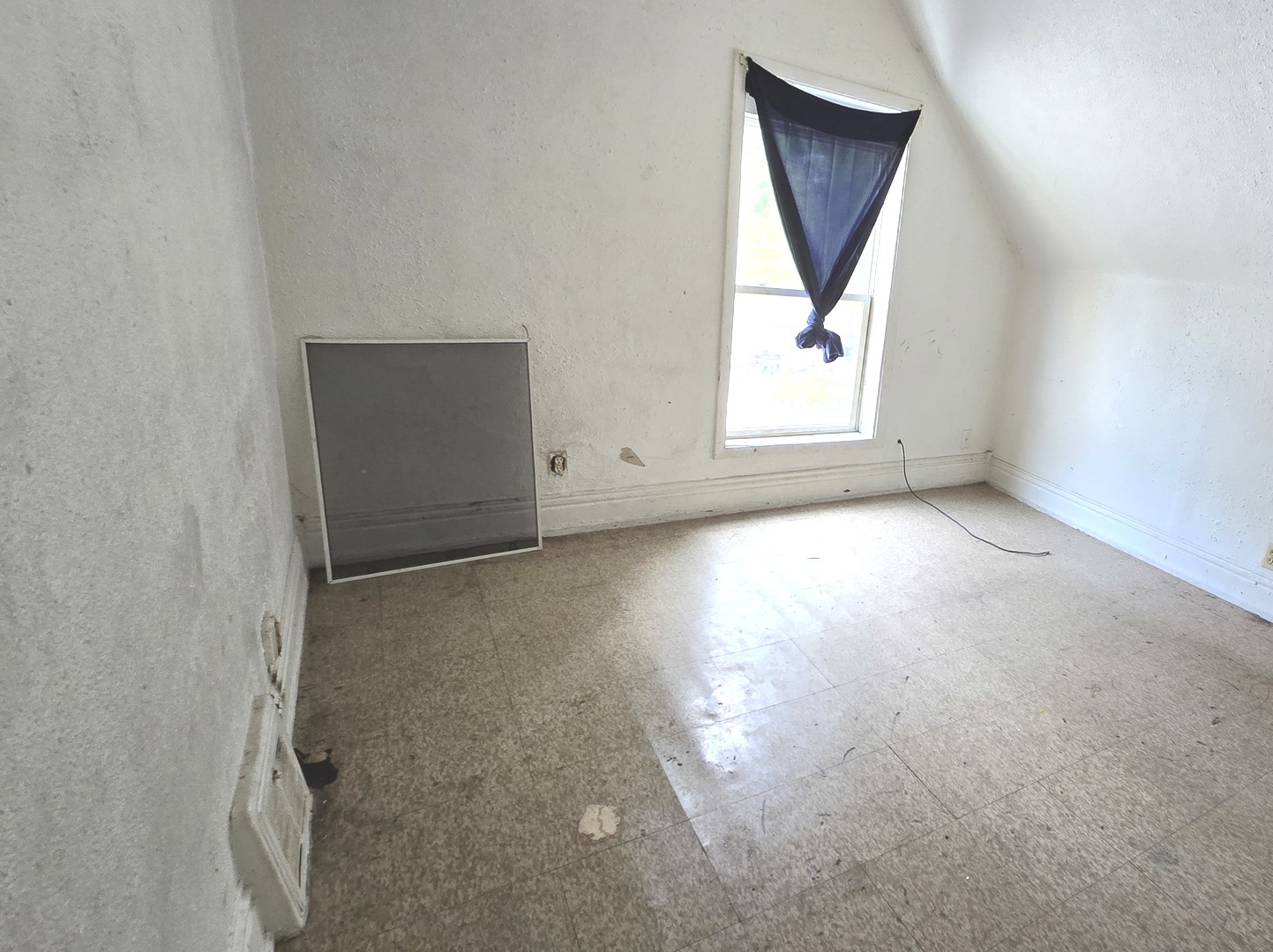 15213 Turlington Avenue Property Photo 9