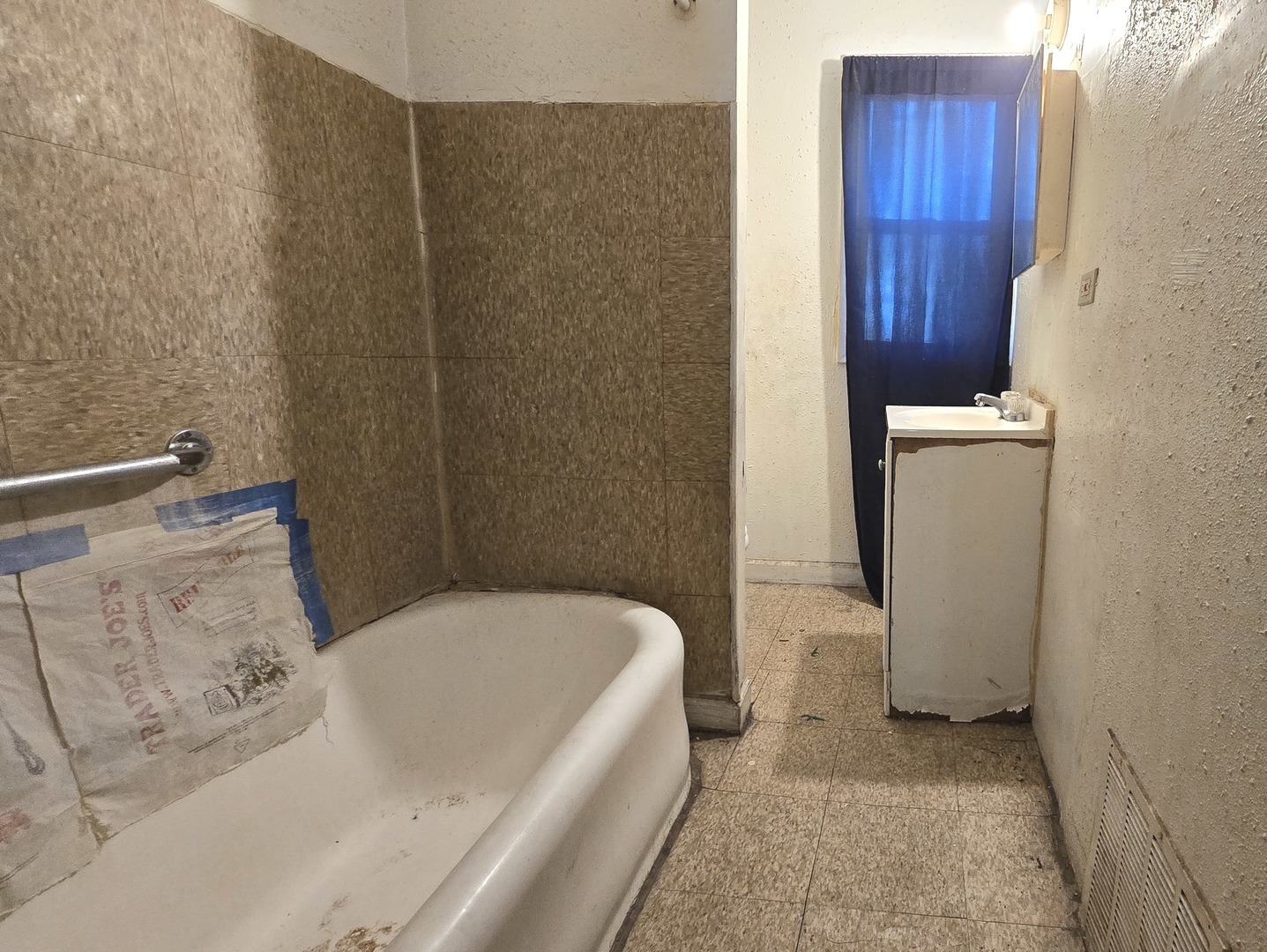 15213 Turlington Avenue Property Photo 10