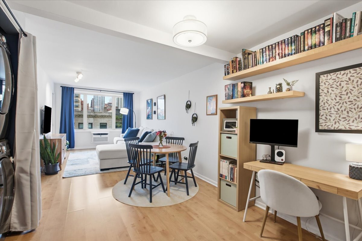 435 W Oakdale Avenue 4f Property Photo 5