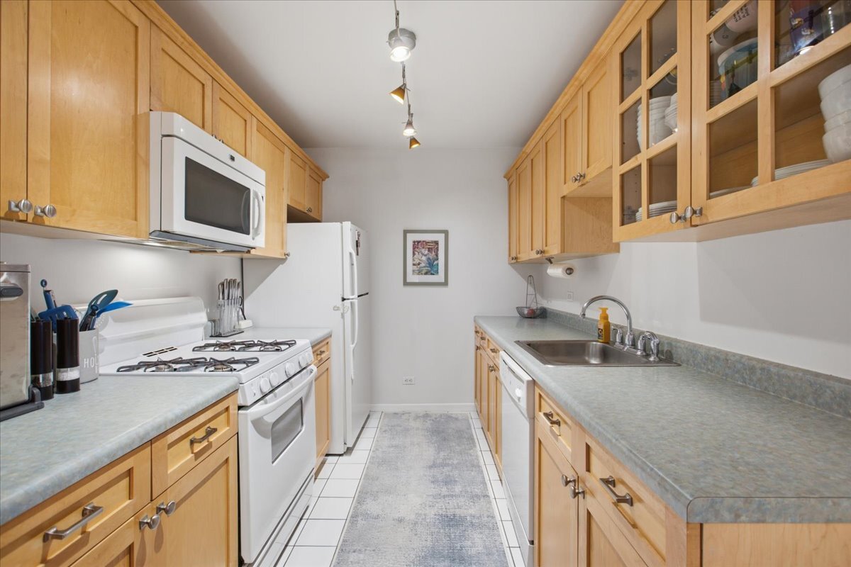 435 W Oakdale Avenue 4f Property Photo 6
