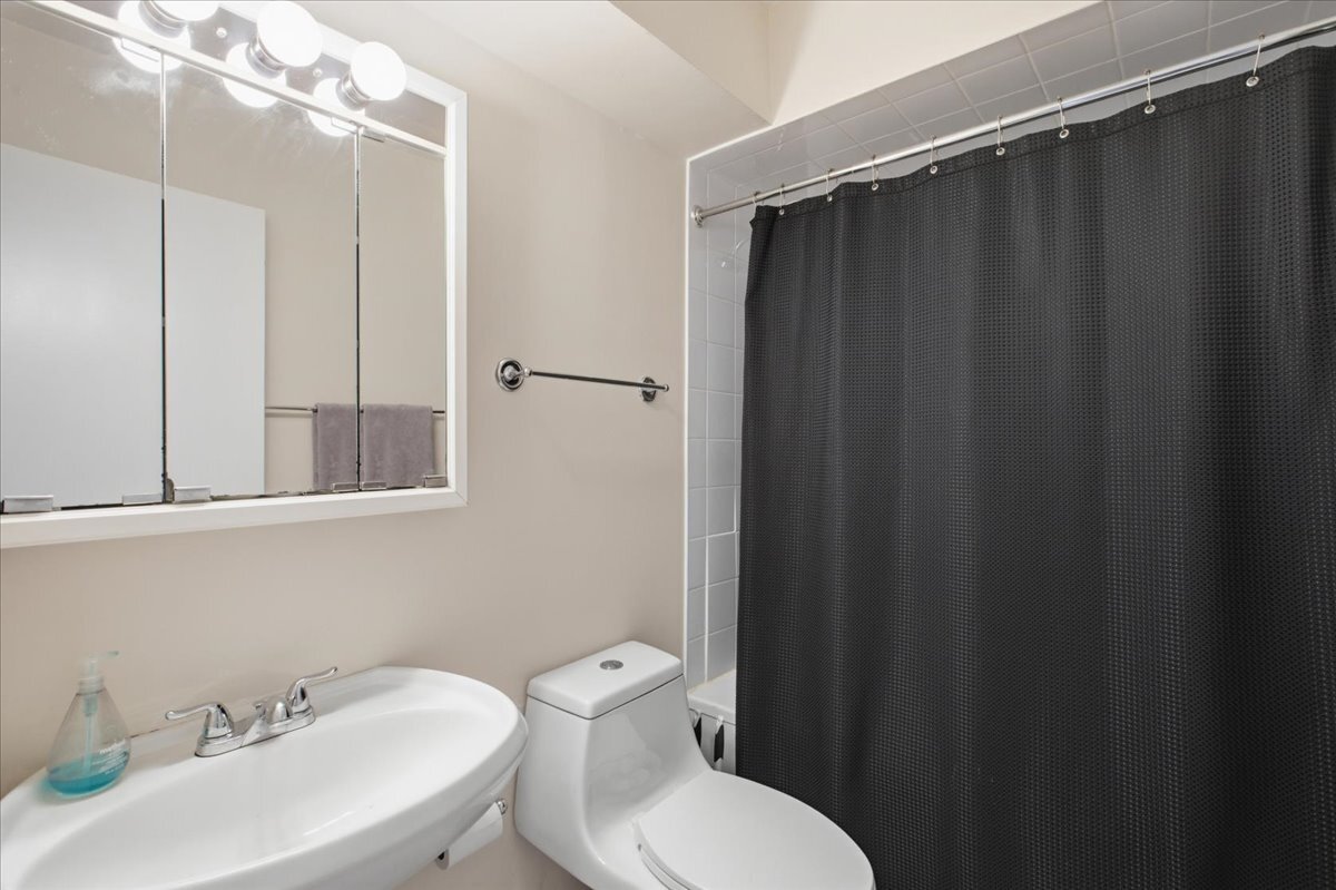435 W Oakdale Avenue 4f Property Photo 11