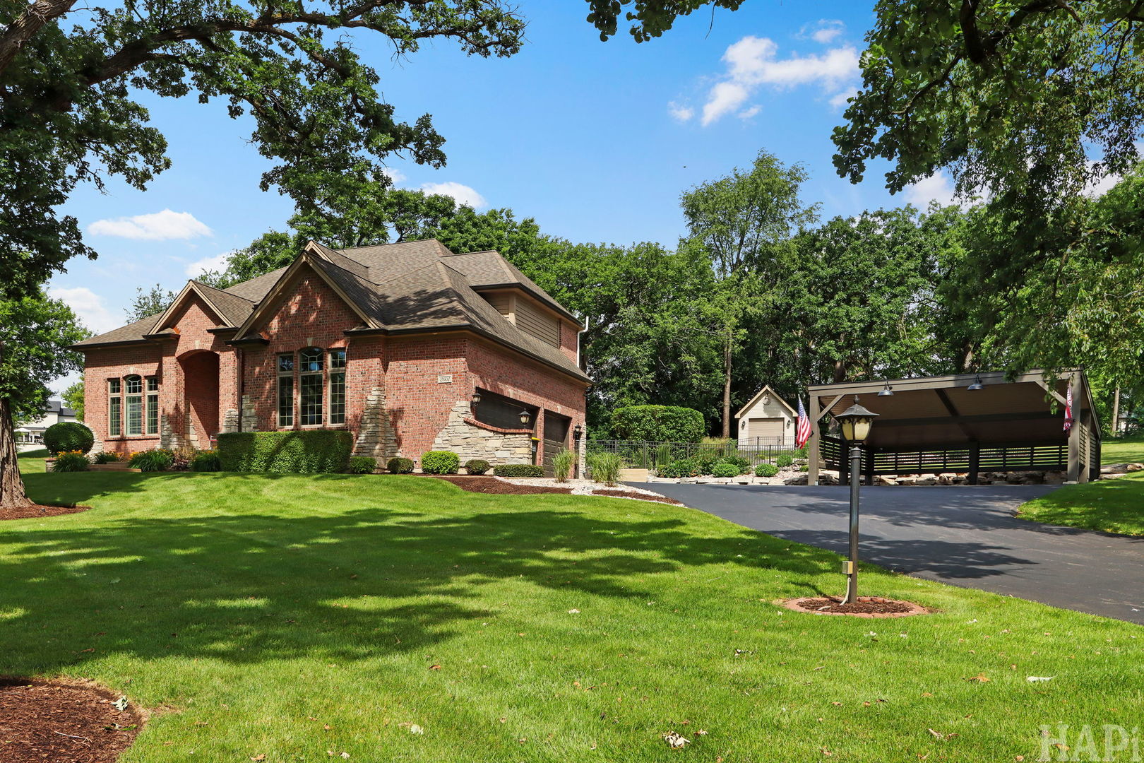 2601 Rolling Oaks Road Property Photo 2